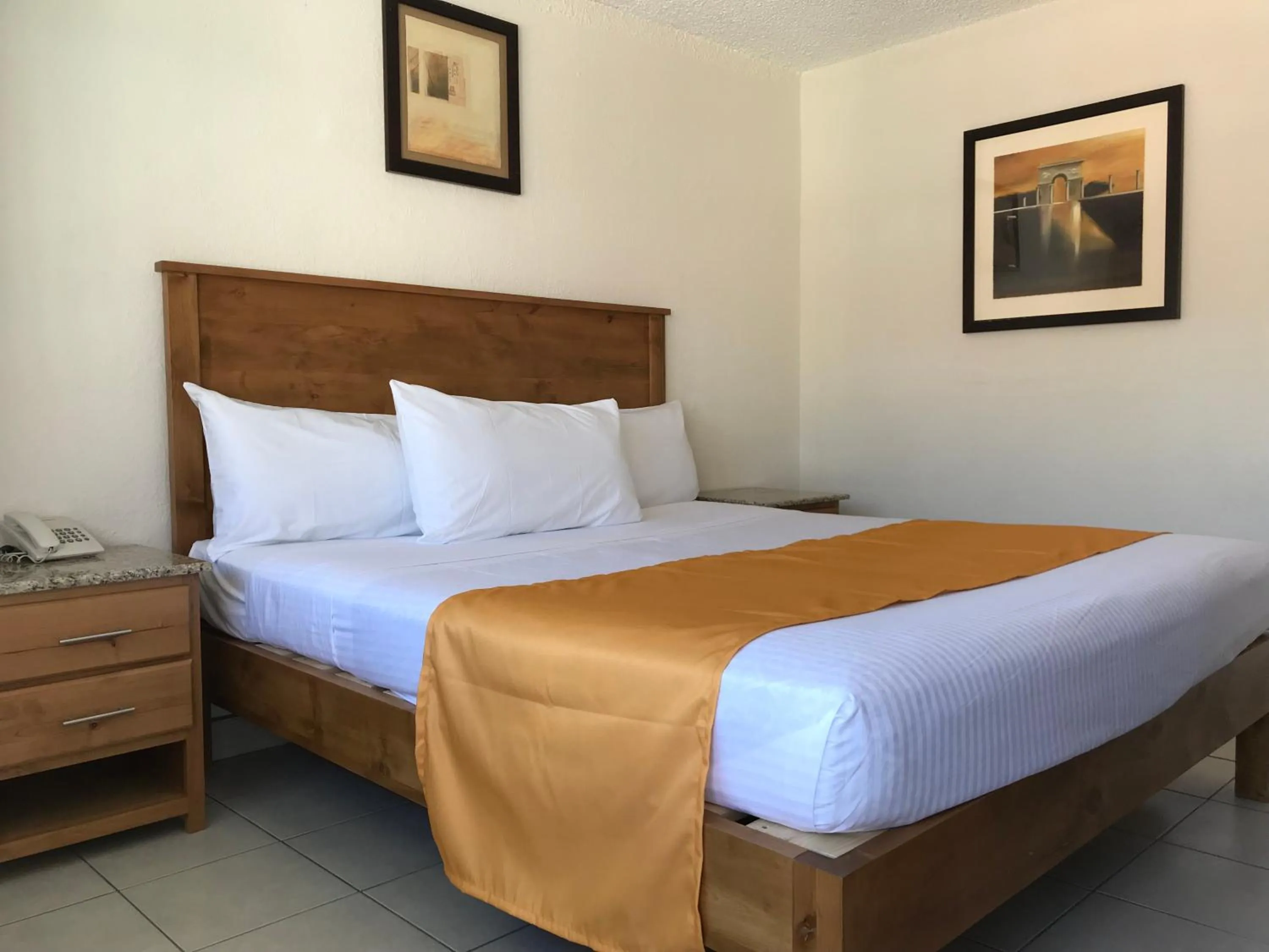 Bed in Hotel Guillen Jr