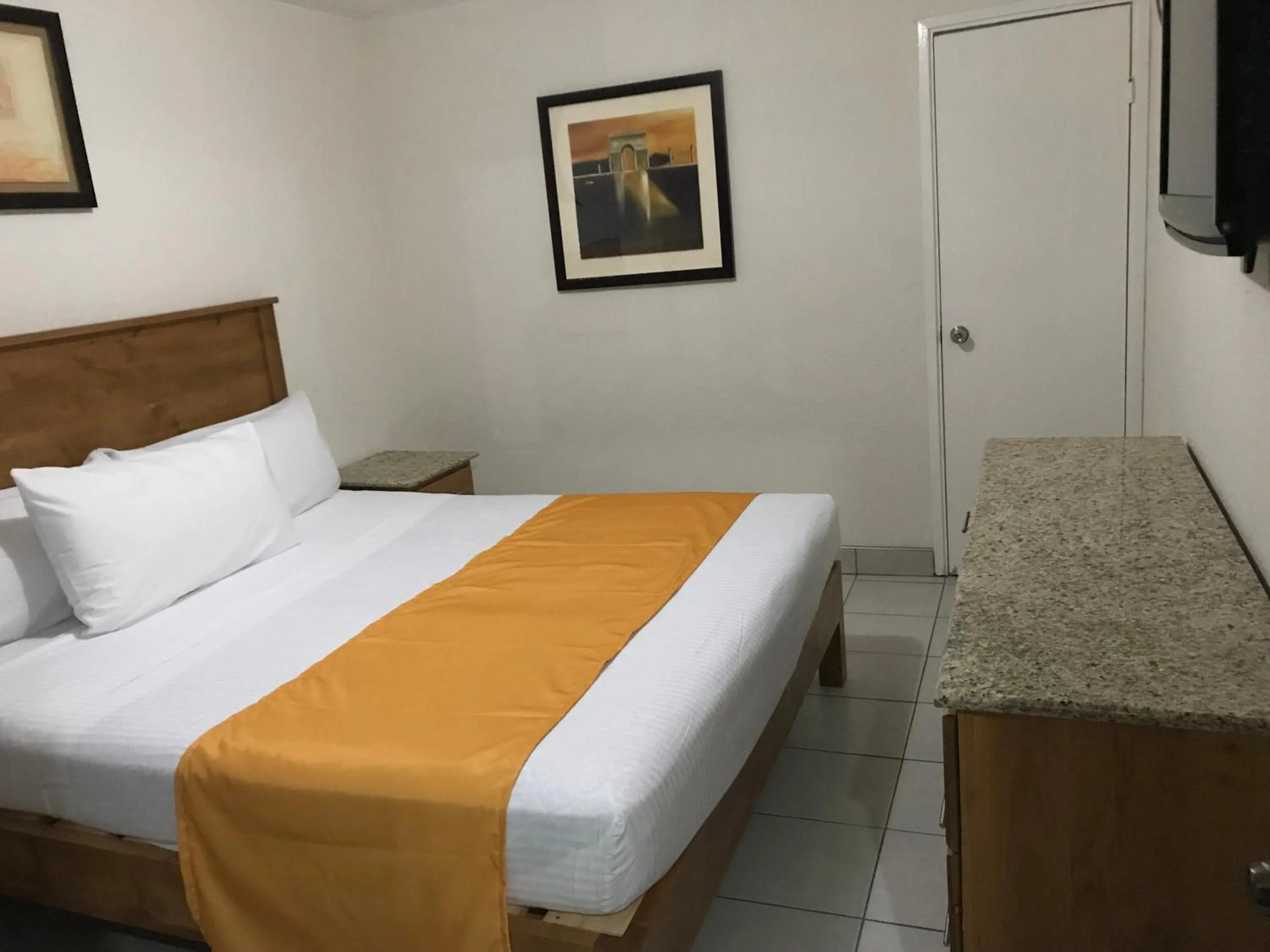 Bed in Hotel Guillen Jr