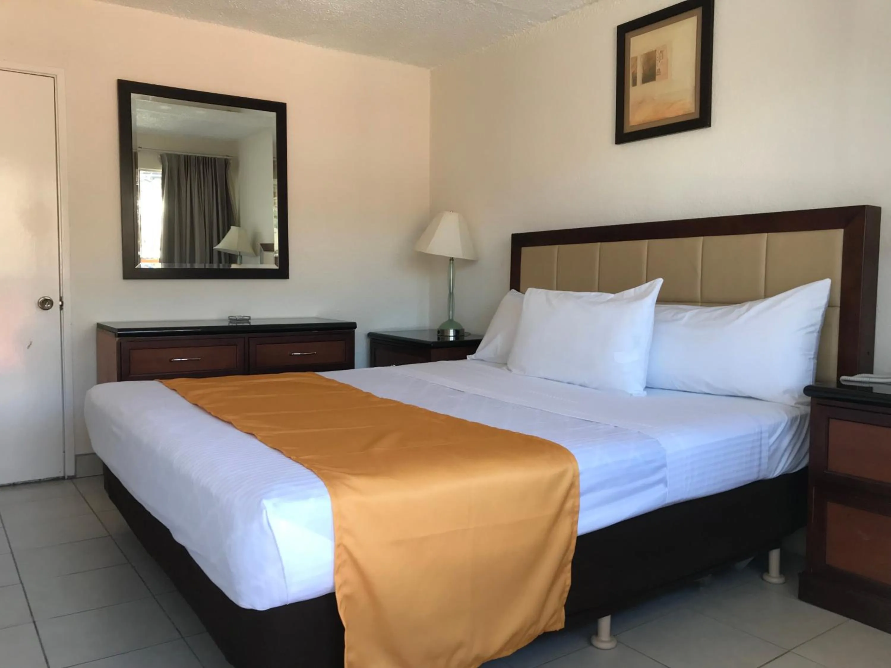 Bed in Hotel Guillen Jr