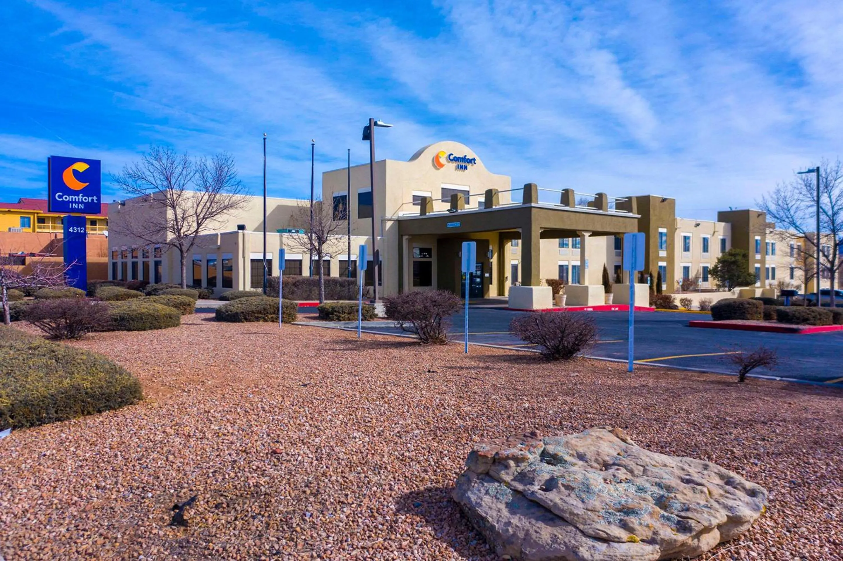Property building in Comfort Inn Santa Fe