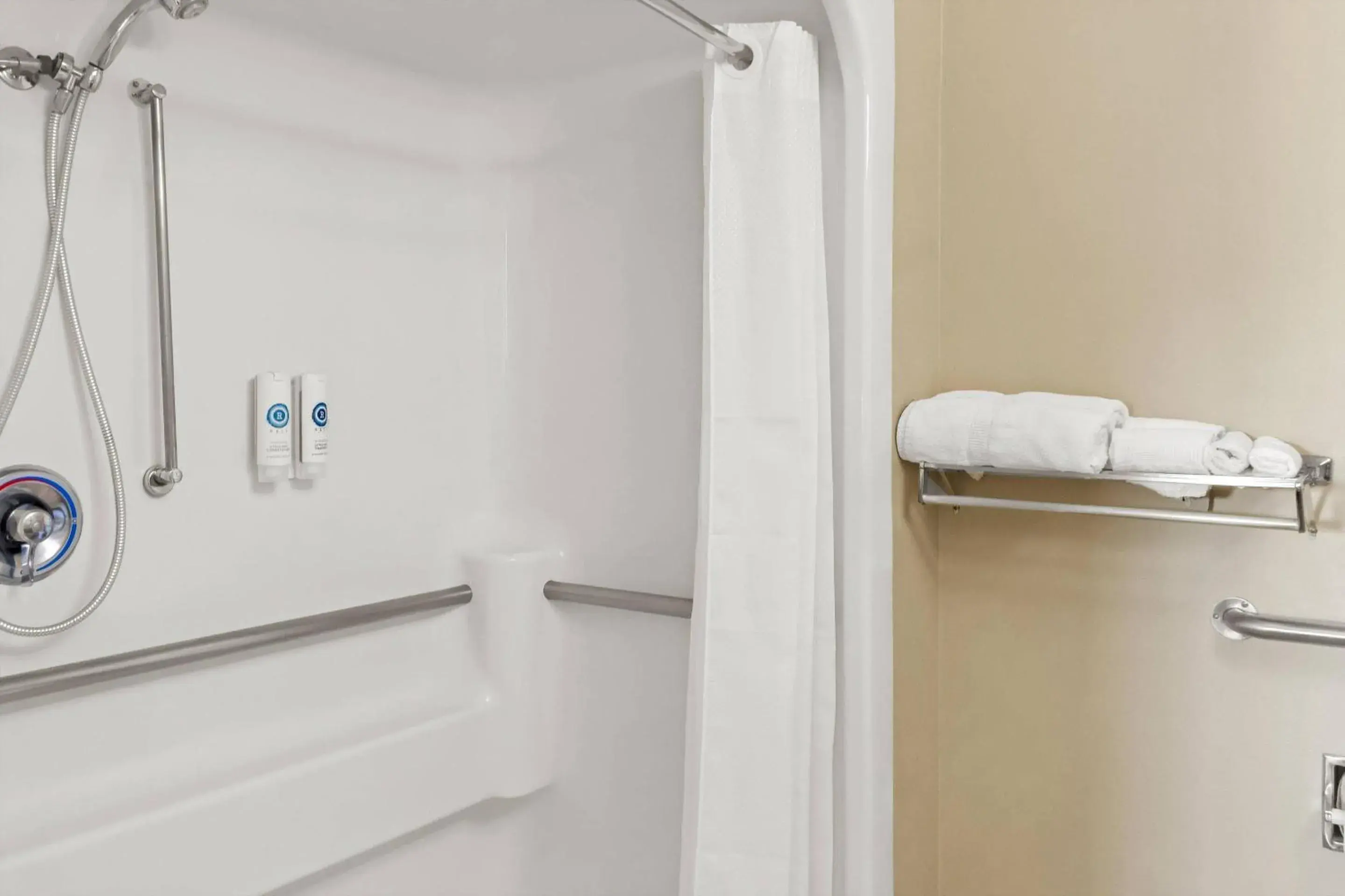 Bedroom in Comfort Inn Santa Fe South Bedroom in Comfort Inn Santa Fe South