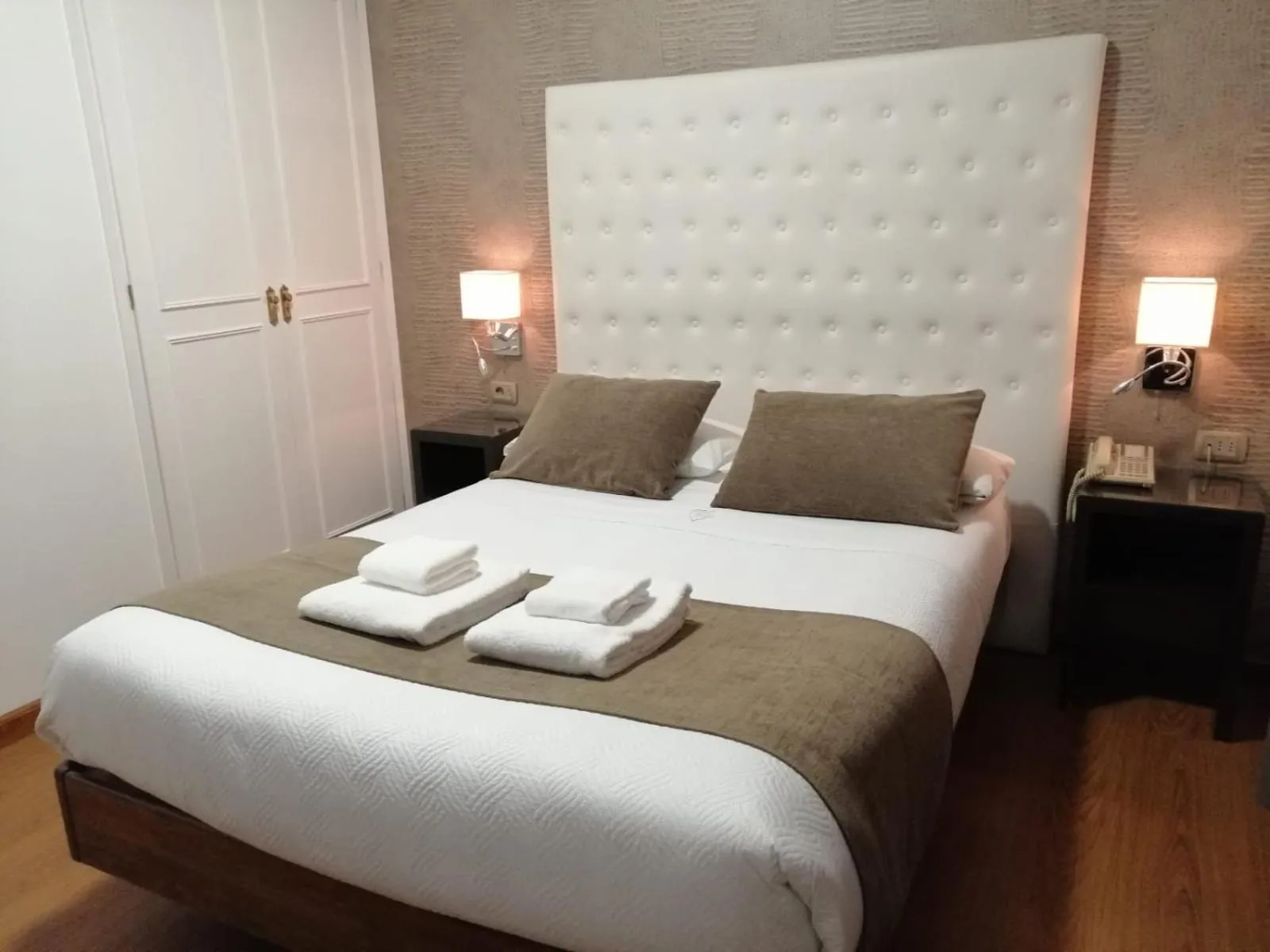 Bed in Hotel Alvear