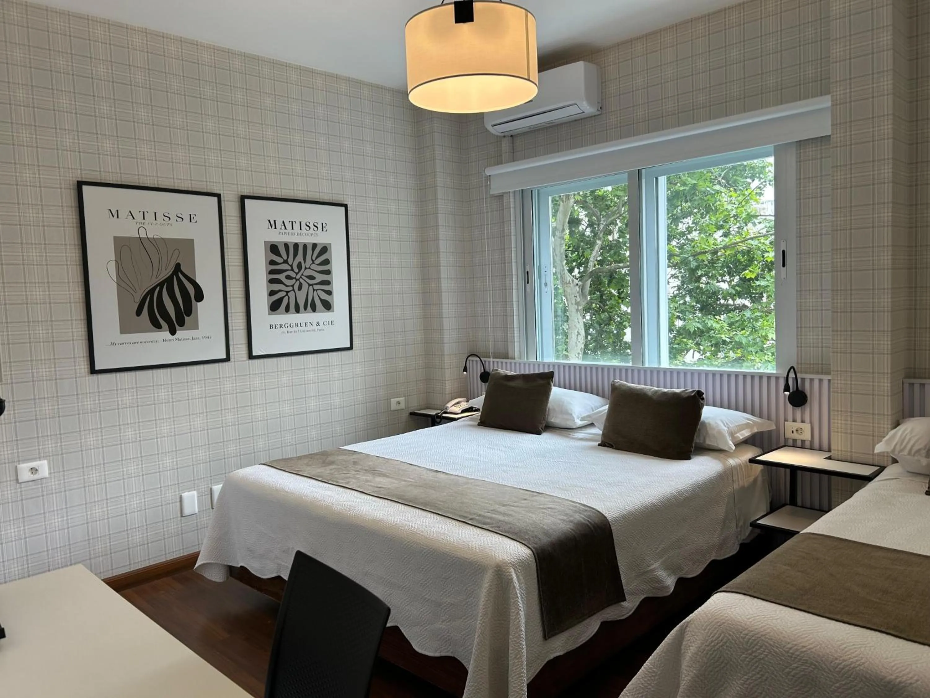 Street view, Bed in Hotel Alvear