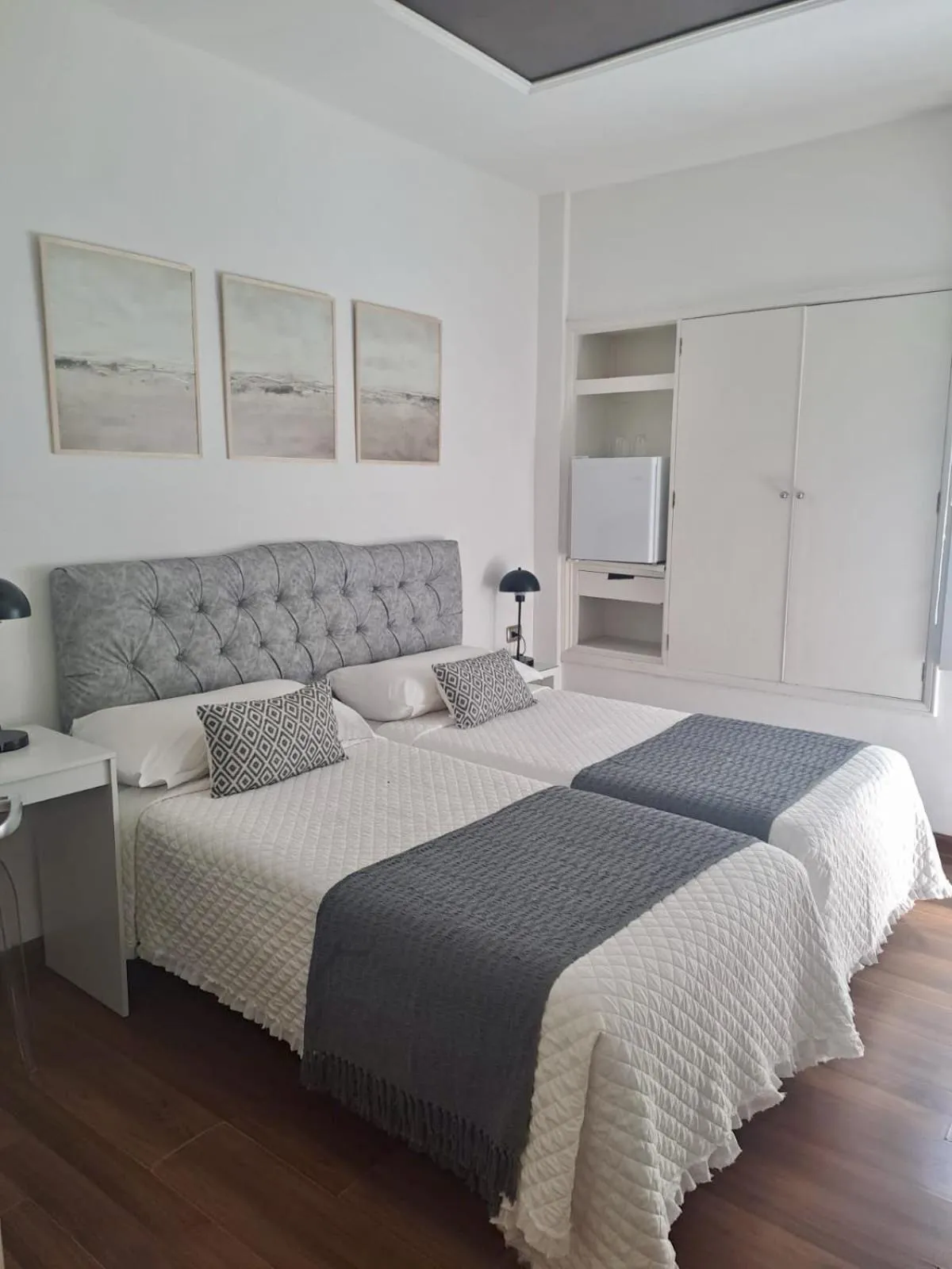 Inner courtyard view, Bed in Hotel Alvear