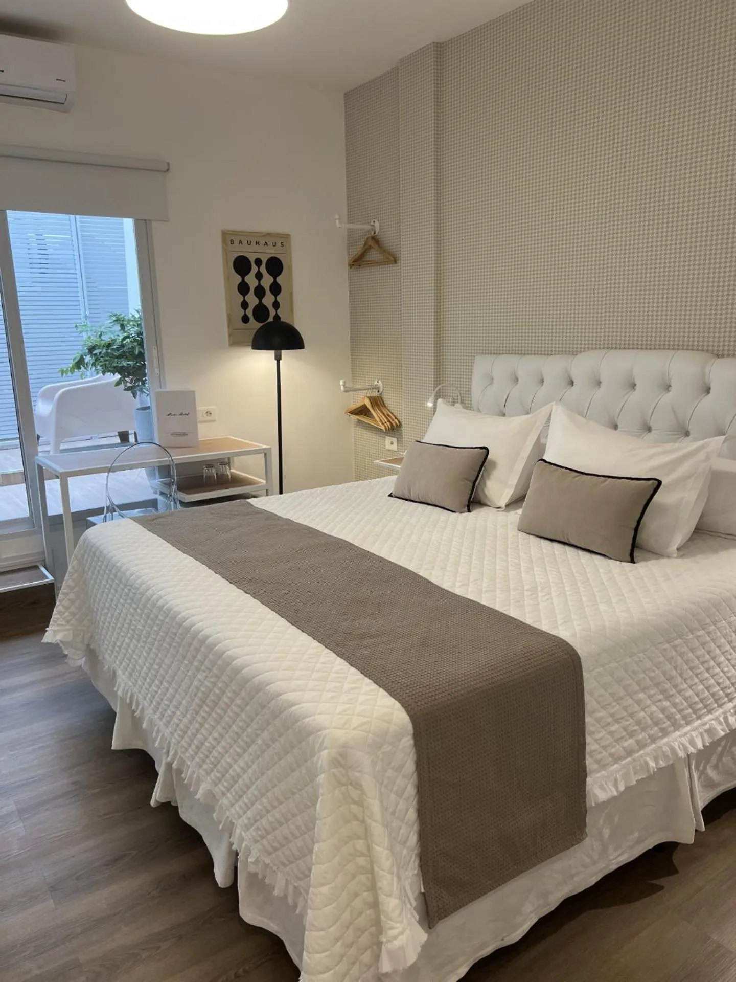 Photo of the whole room, Bed in Hotel Alvear