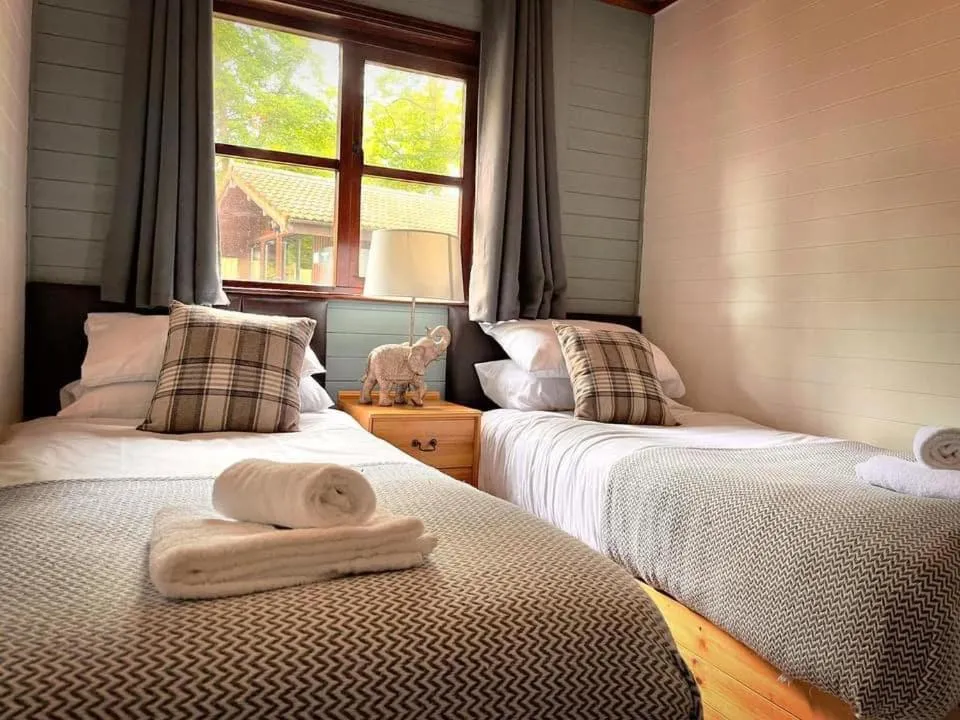 Bedroom, Bed in Goldcrest 3-Hot Tub-Woodland Lodges-Carmarthenshire-Tenby
