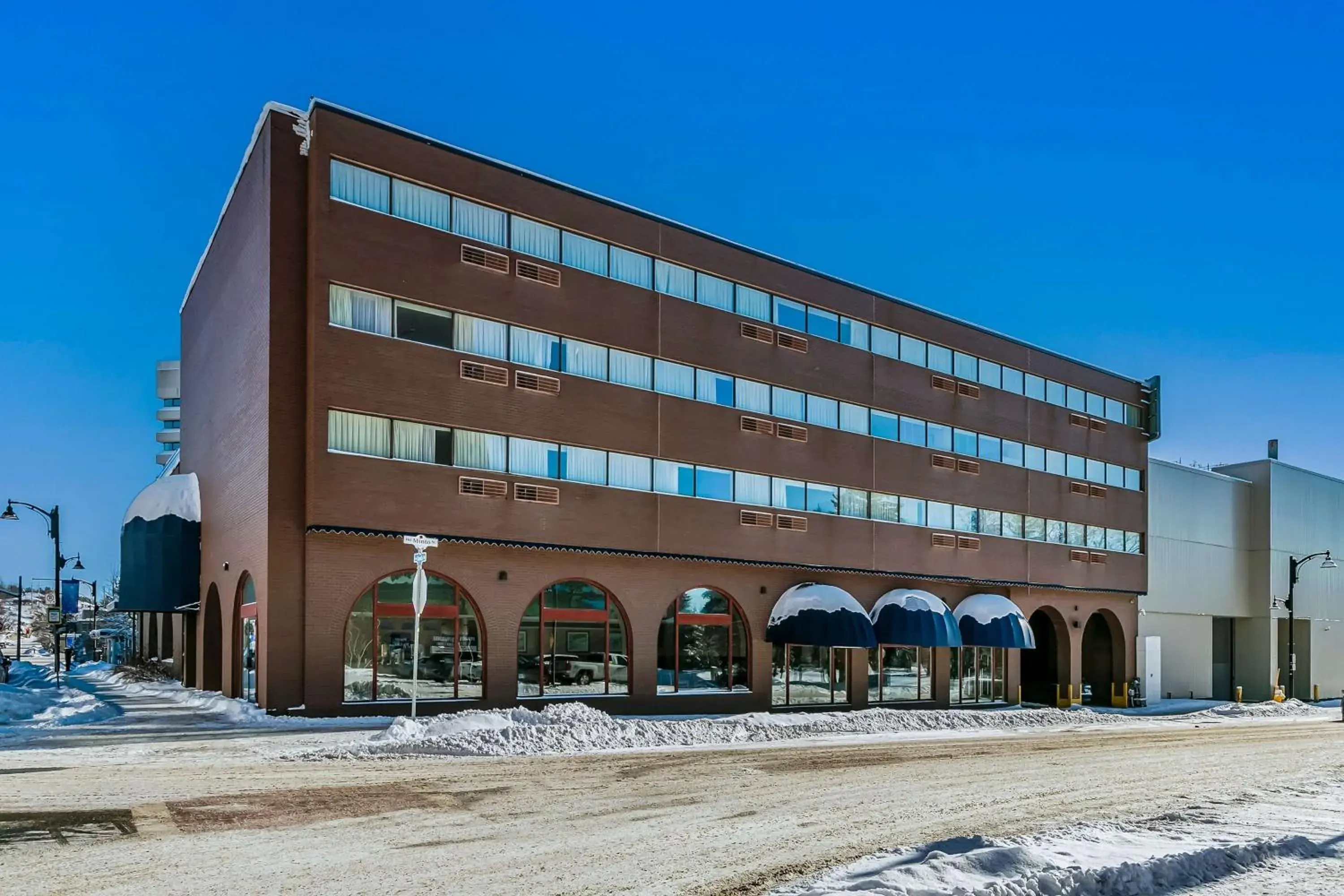 Property building in Best Western Downtown Sudbury Property building in Best Western Downtown Sudbury