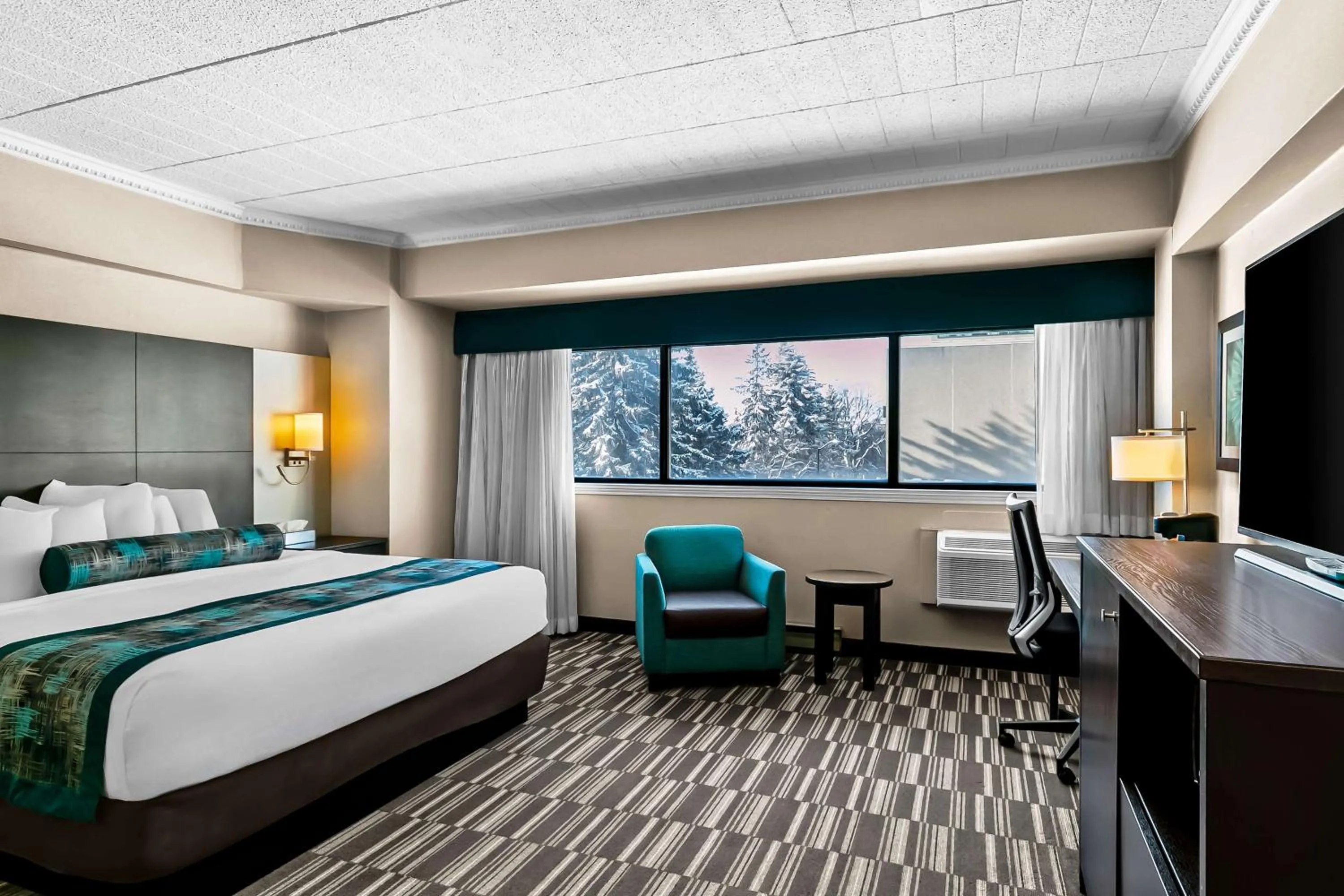 Bedroom, Bed in Best Western Downtown Sudbury