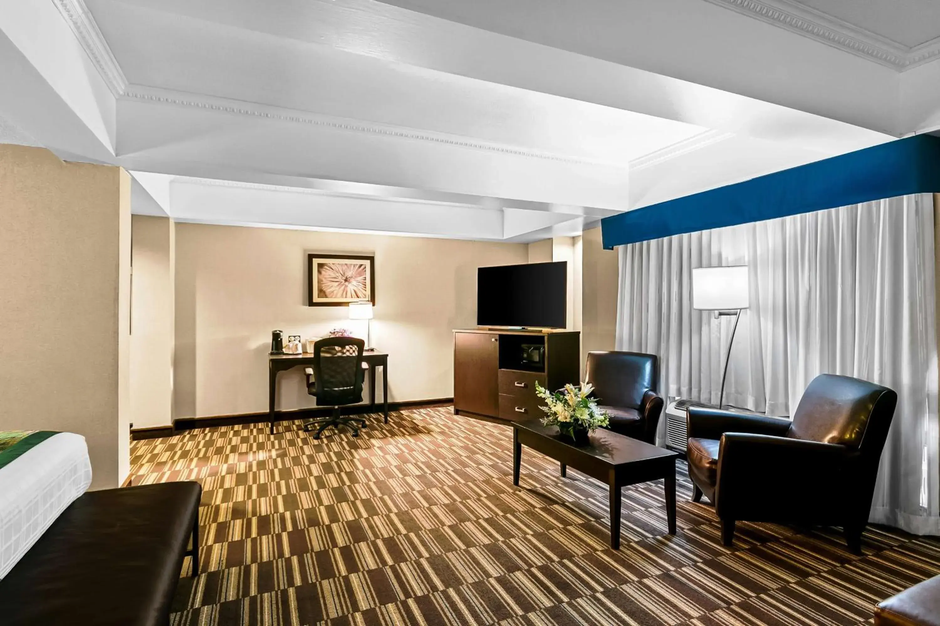 Photo of the whole room in Best Western Downtown Sudbury Photo of the whole room in Best Western Downtown Sudbury