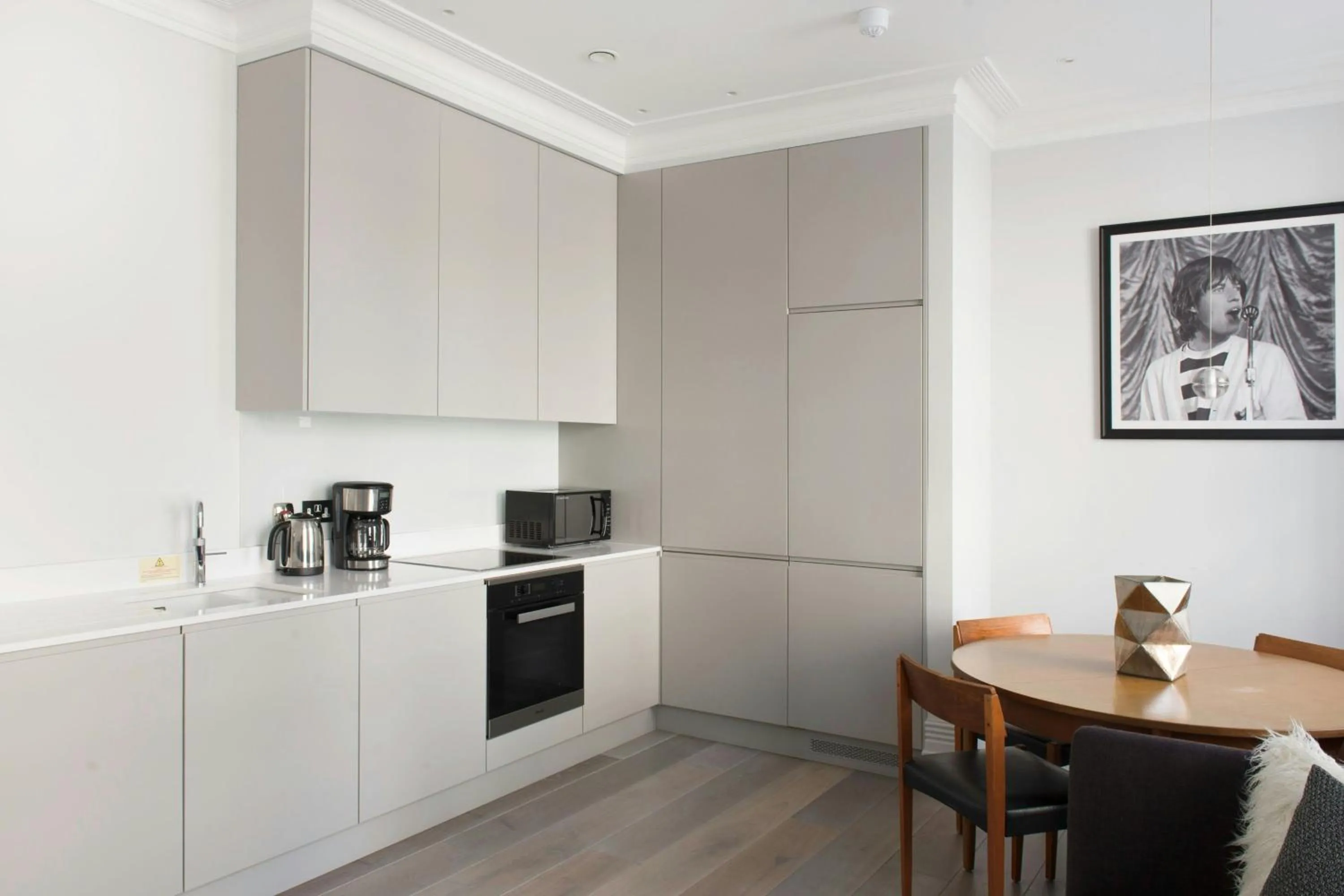 Kitchen or kitchenette in Sonder by Marriott Bonvoy Museum House Apartments British Museum