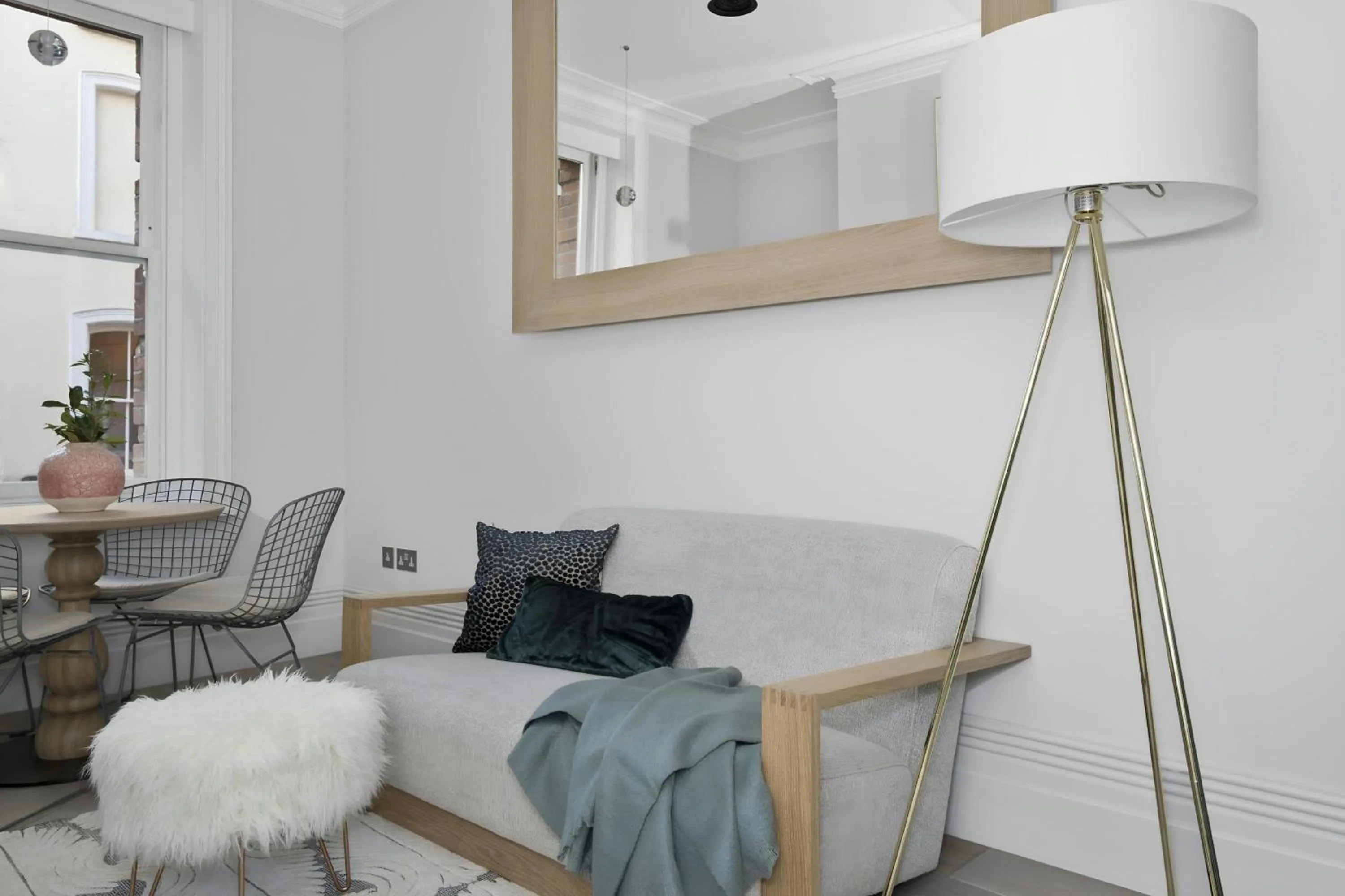 Living room in Sonder by Marriott Bonvoy Museum House Apartments British Museum