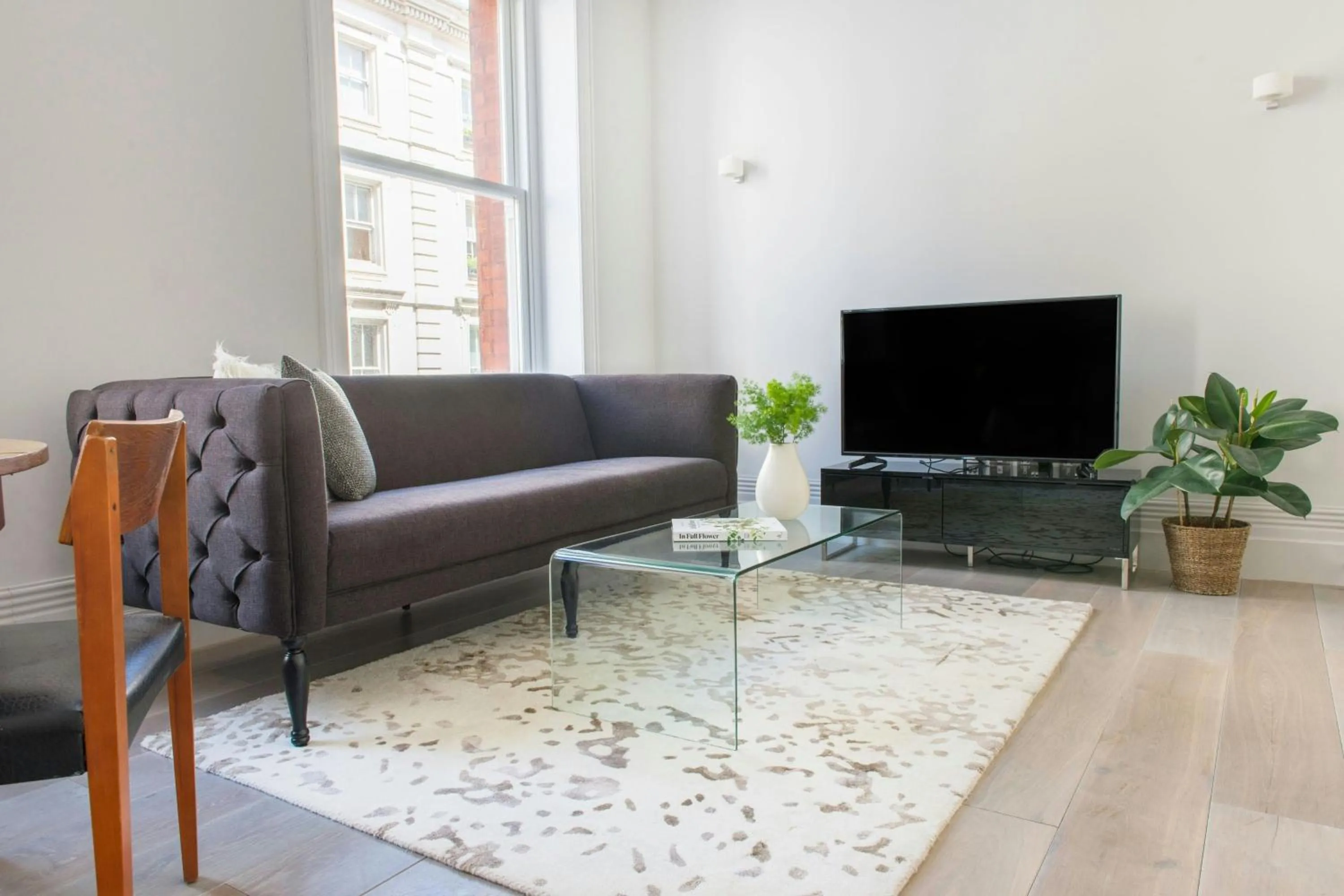 Living room in Sonder by Marriott Bonvoy Museum House Apartments British Museum