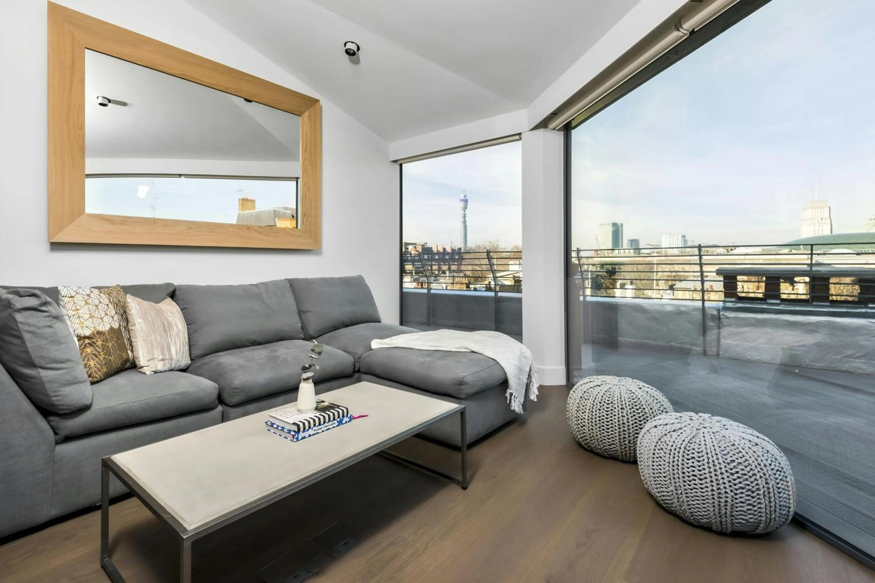 Living room in Sonder by Marriott Bonvoy Museum House Apartments British Museum