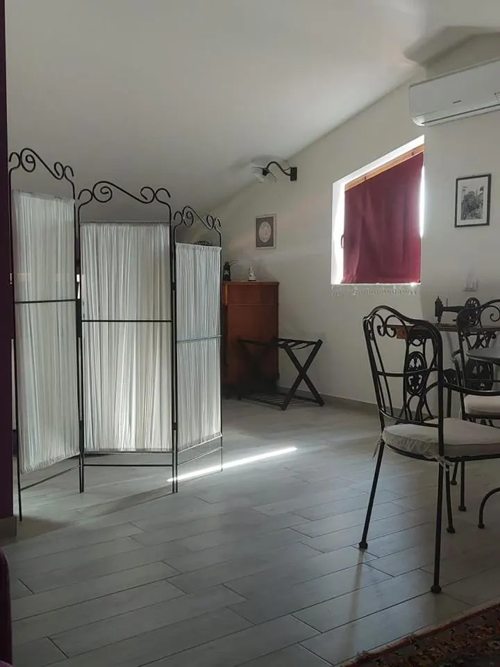 Photo of the whole room in B&B Books & Bikes