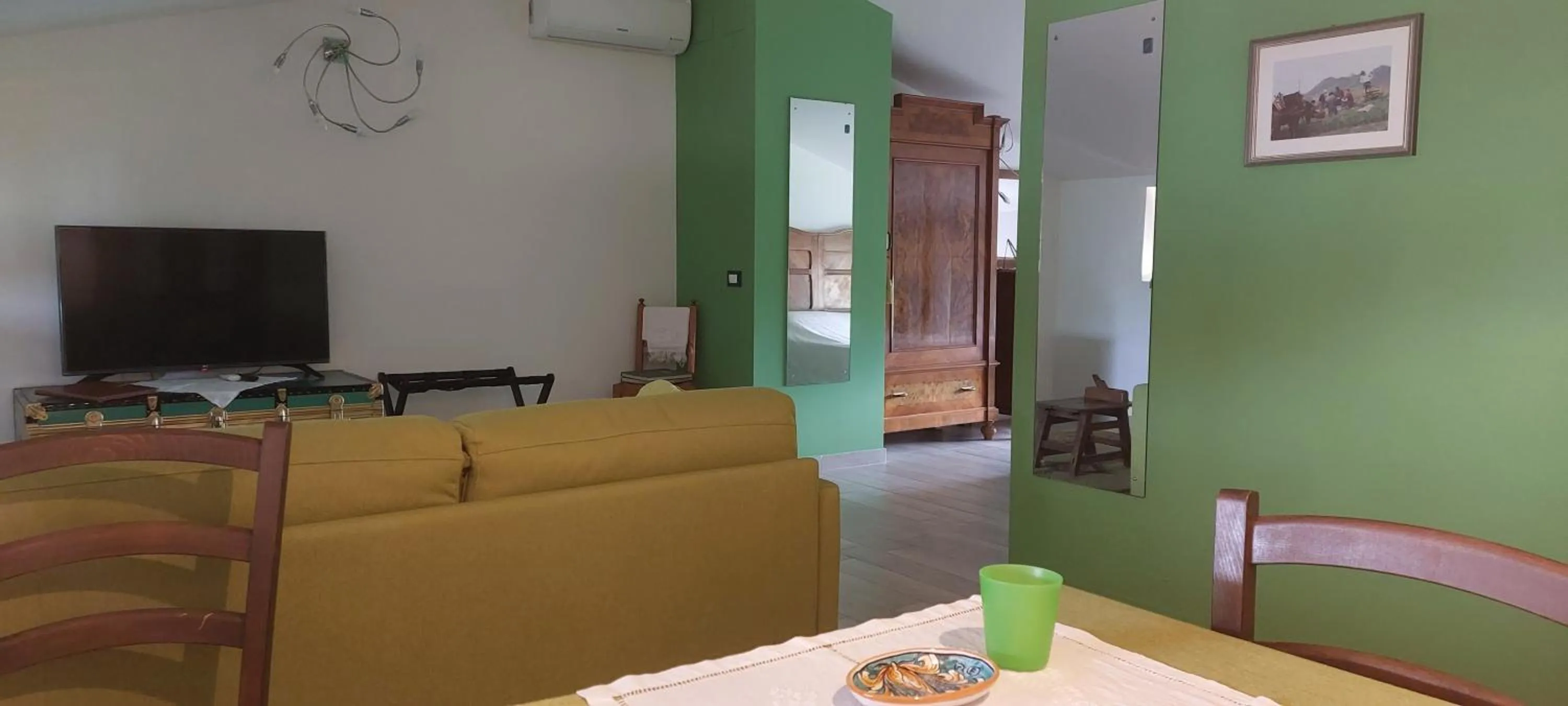 TV and multimedia in B&B Books & Bikes