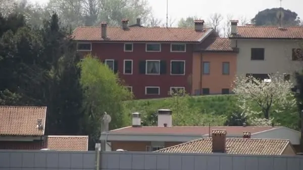 Property building in B&B Books & Bikes