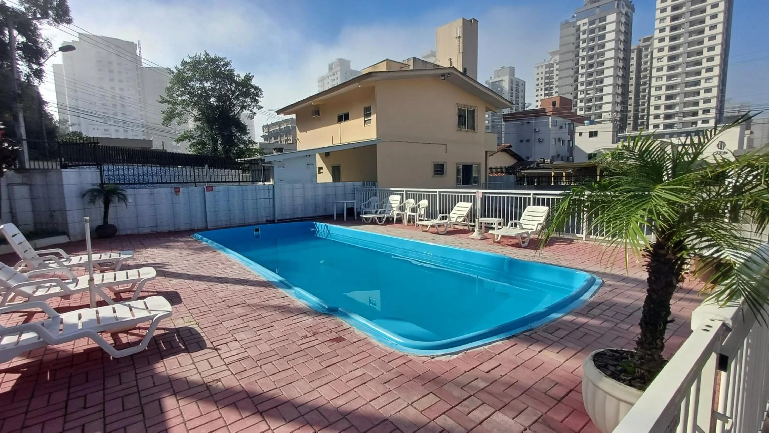 BRUNO KLEMTZ DS1 - CASA COM PISCINA, PARQUE INFANTIL E SALA DE JOGOS- 2 dorm - MEIA PRAIA - ITAPEMA