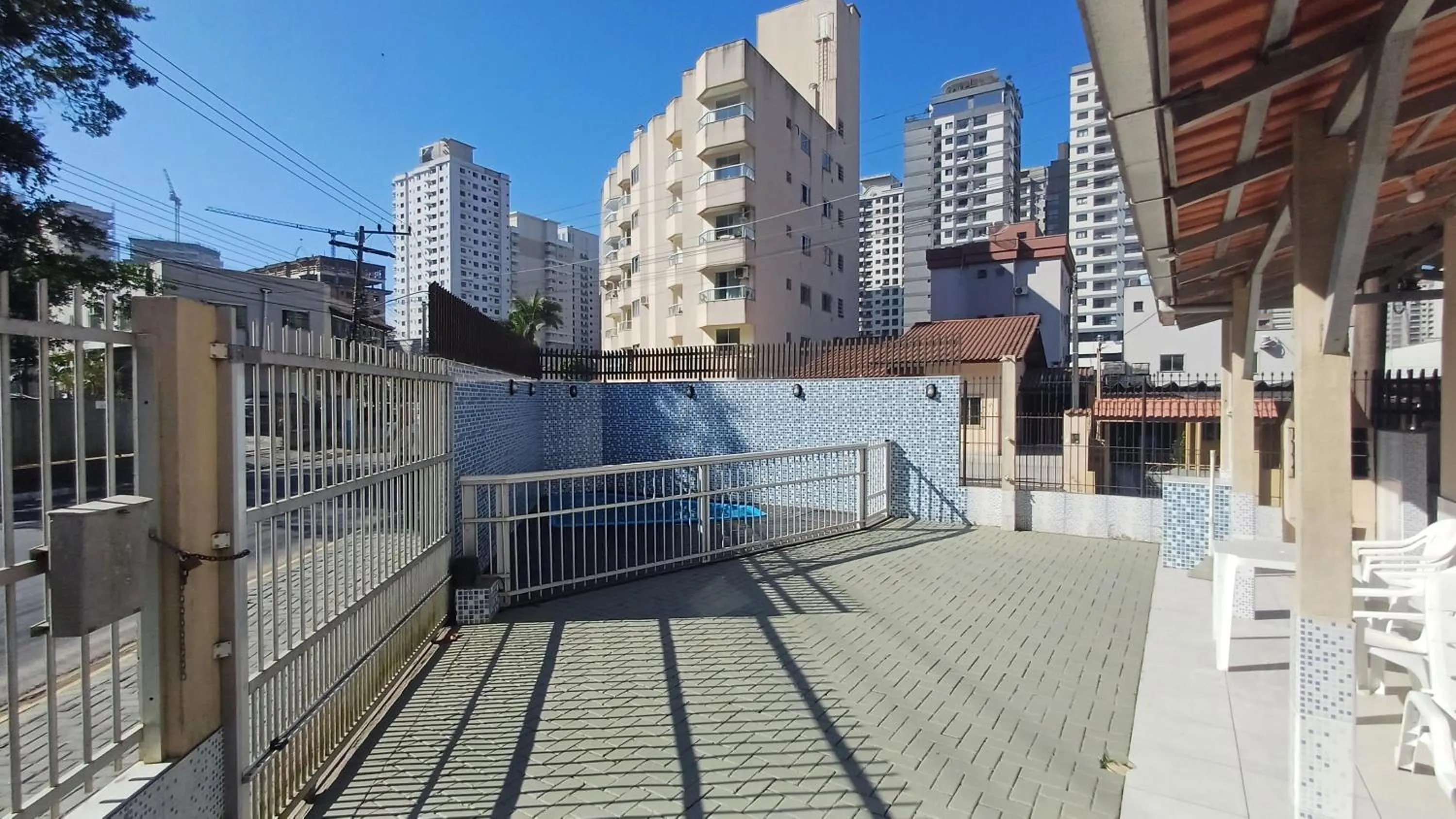 BRUNO KLEMTZ DS1 - CASA COM PISCINA, PARQUE INFANTIL E SALA DE JOGOS- 2 dorm - MEIA PRAIA - ITAPEMA