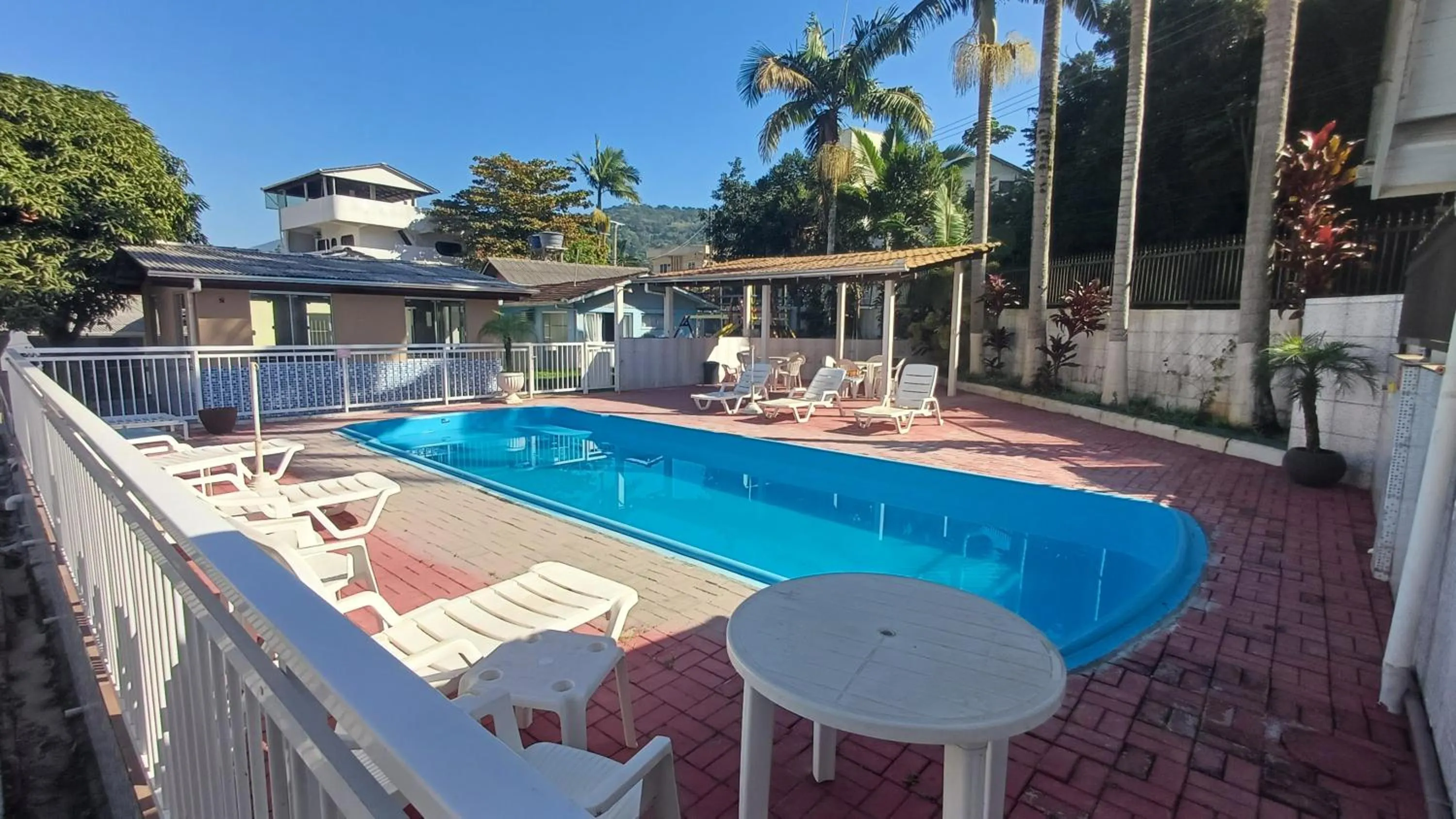 BRUNO KLEMTZ DS1 - CASA COM PISCINA, PARQUE INFANTIL E SALA DE JOGOS- 2 dorm - MEIA PRAIA - ITAPEMA