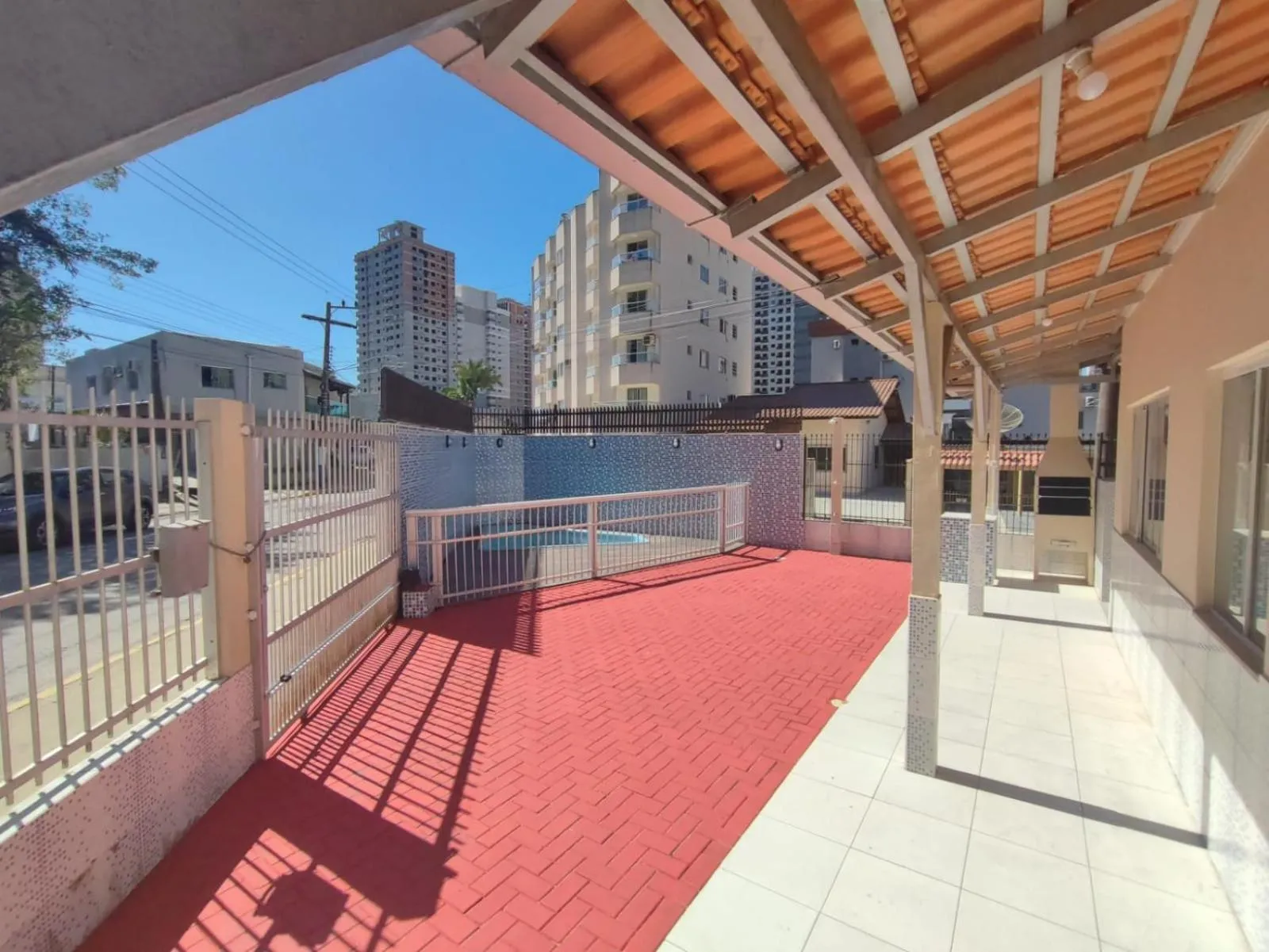 BRUNO KLEMTZ DS1 - CASA COM PISCINA, PARQUE INFANTIL E SALA DE JOGOS- 2 dorm - MEIA PRAIA - ITAPEMA