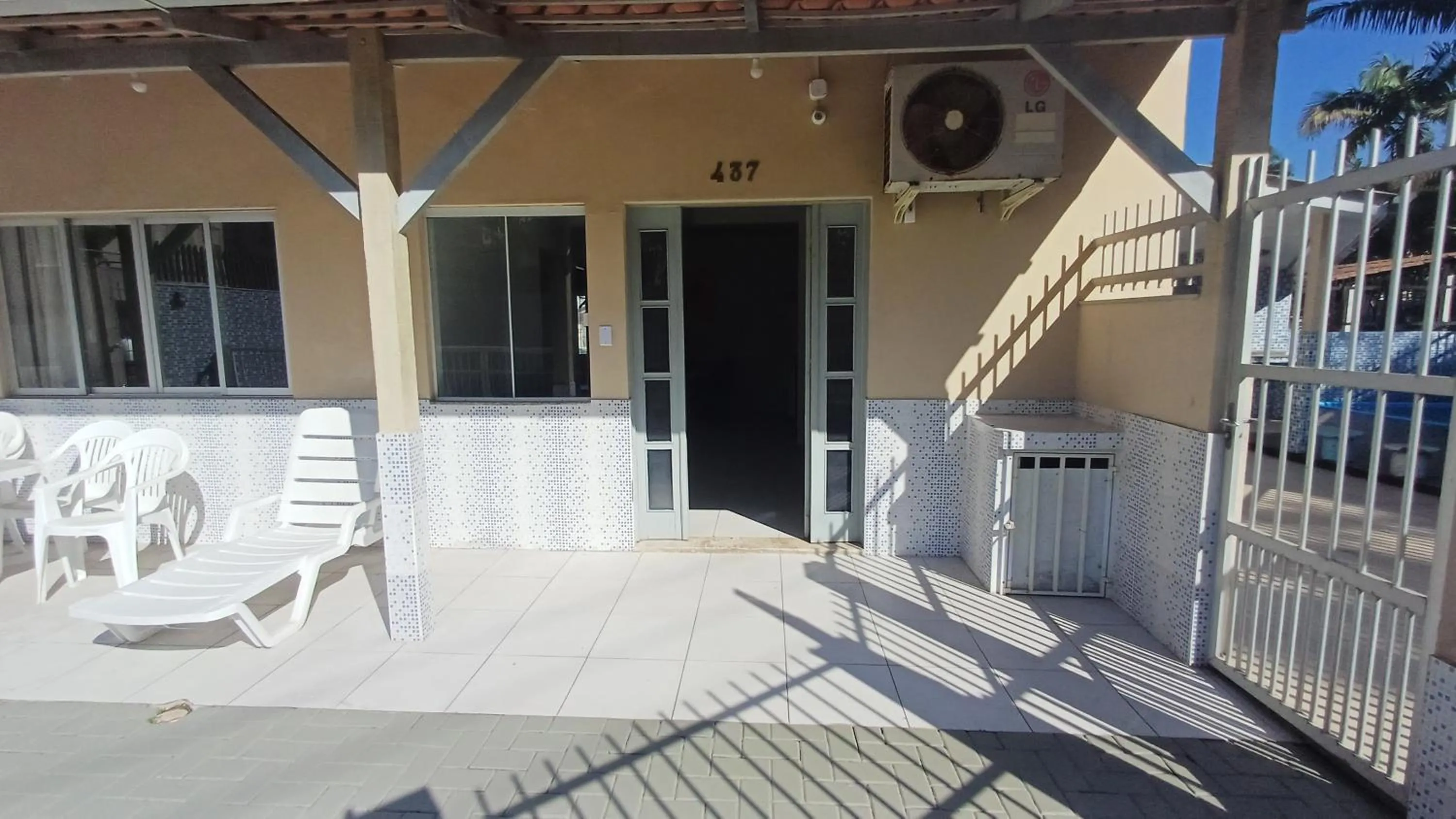 BRUNO KLEMTZ DS1 - CASA COM PISCINA, PARQUE INFANTIL E SALA DE JOGOS- 2 dorm - MEIA PRAIA - ITAPEMA