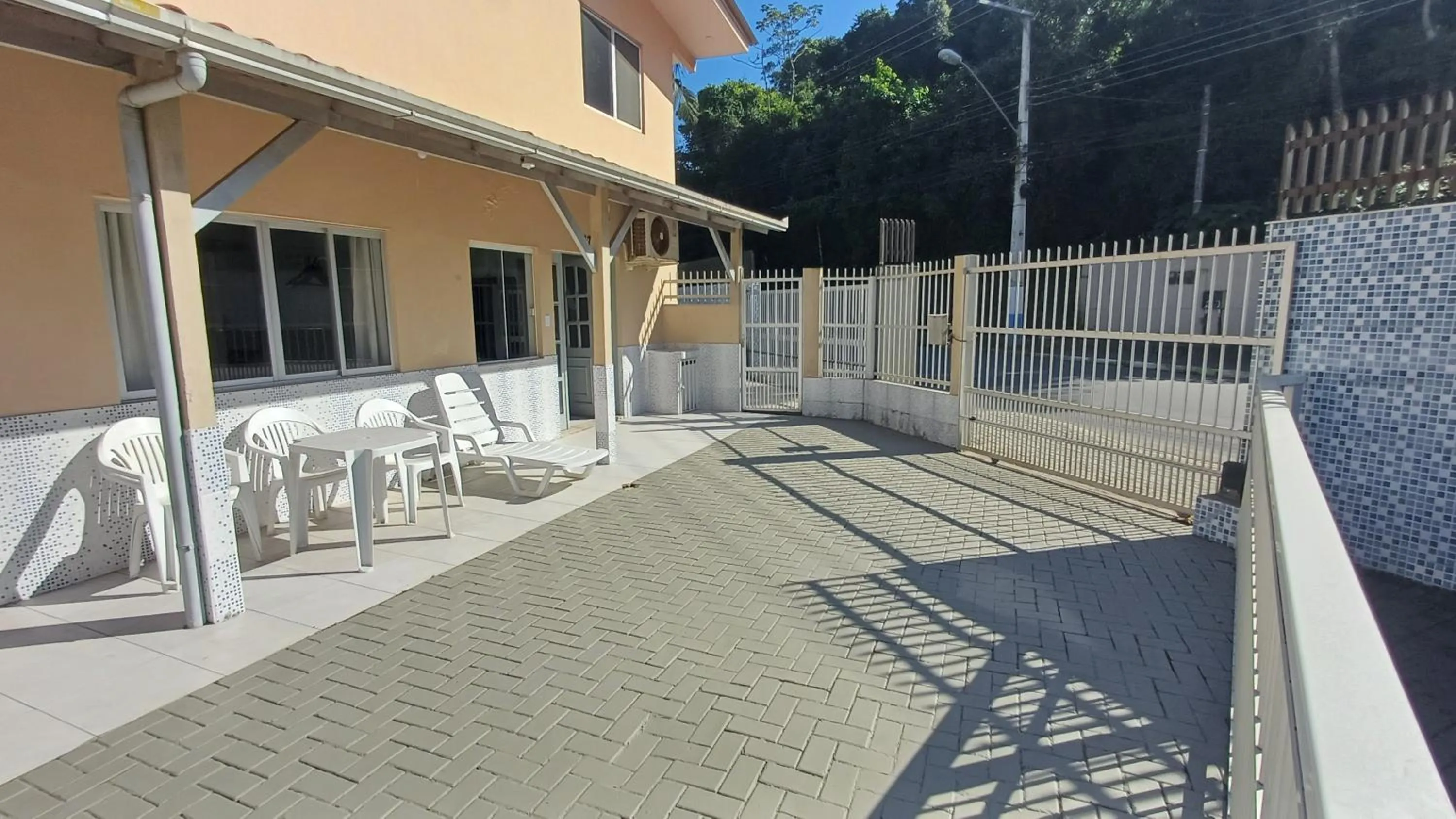 BRUNO KLEMTZ DS1 - CASA COM PISCINA, PARQUE INFANTIL E SALA DE JOGOS- 2 dorm - MEIA PRAIA - ITAPEMA