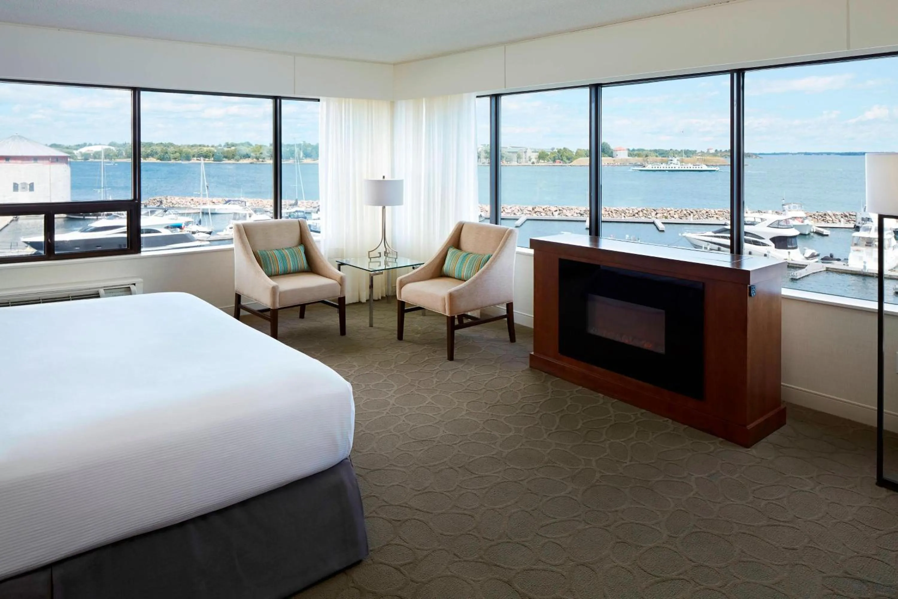 Photo of the whole room, Bed in Delta Hotels by Marriott Kingston Waterfront