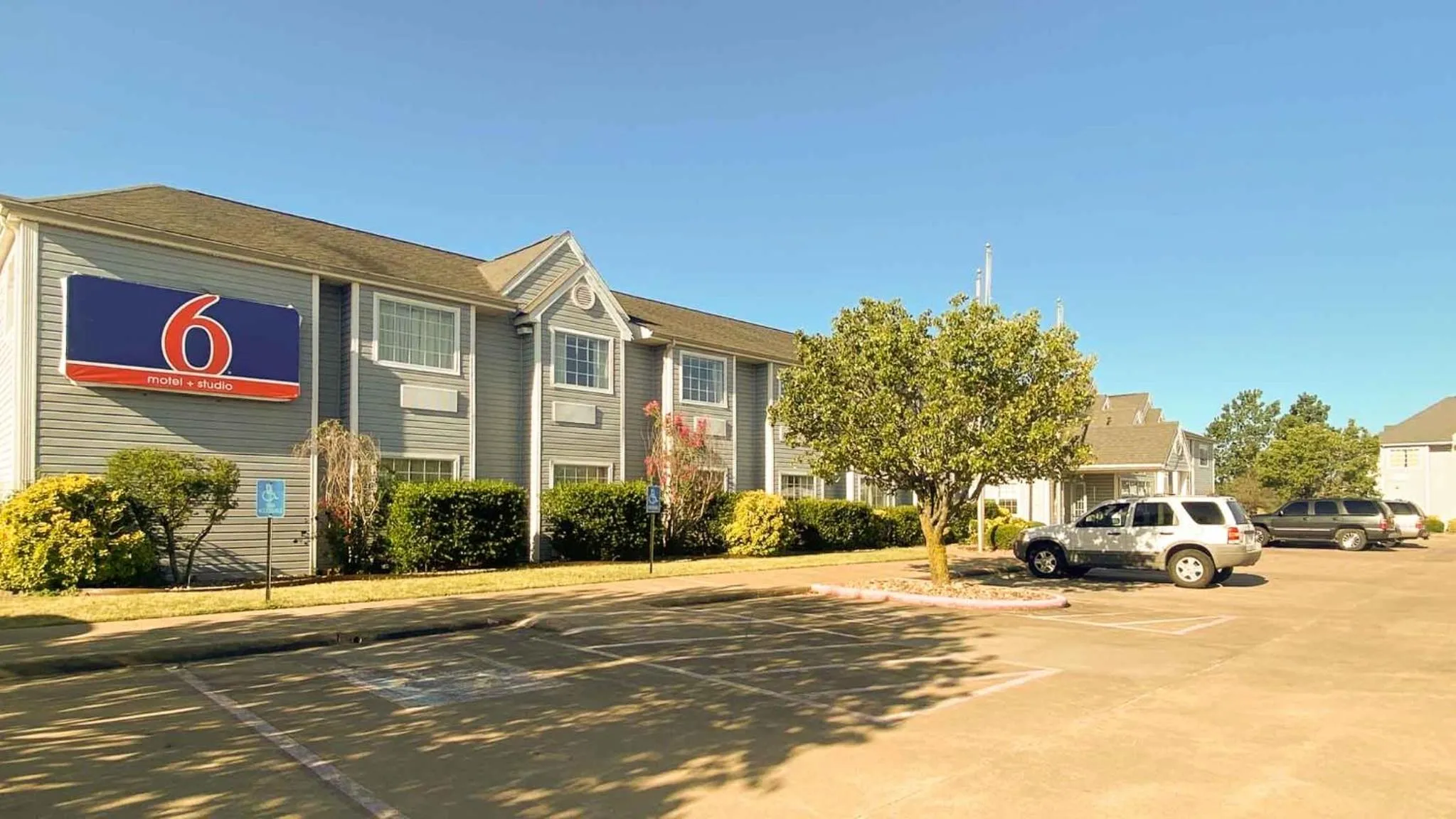 Property building in Motel 6 McAlester OK - South