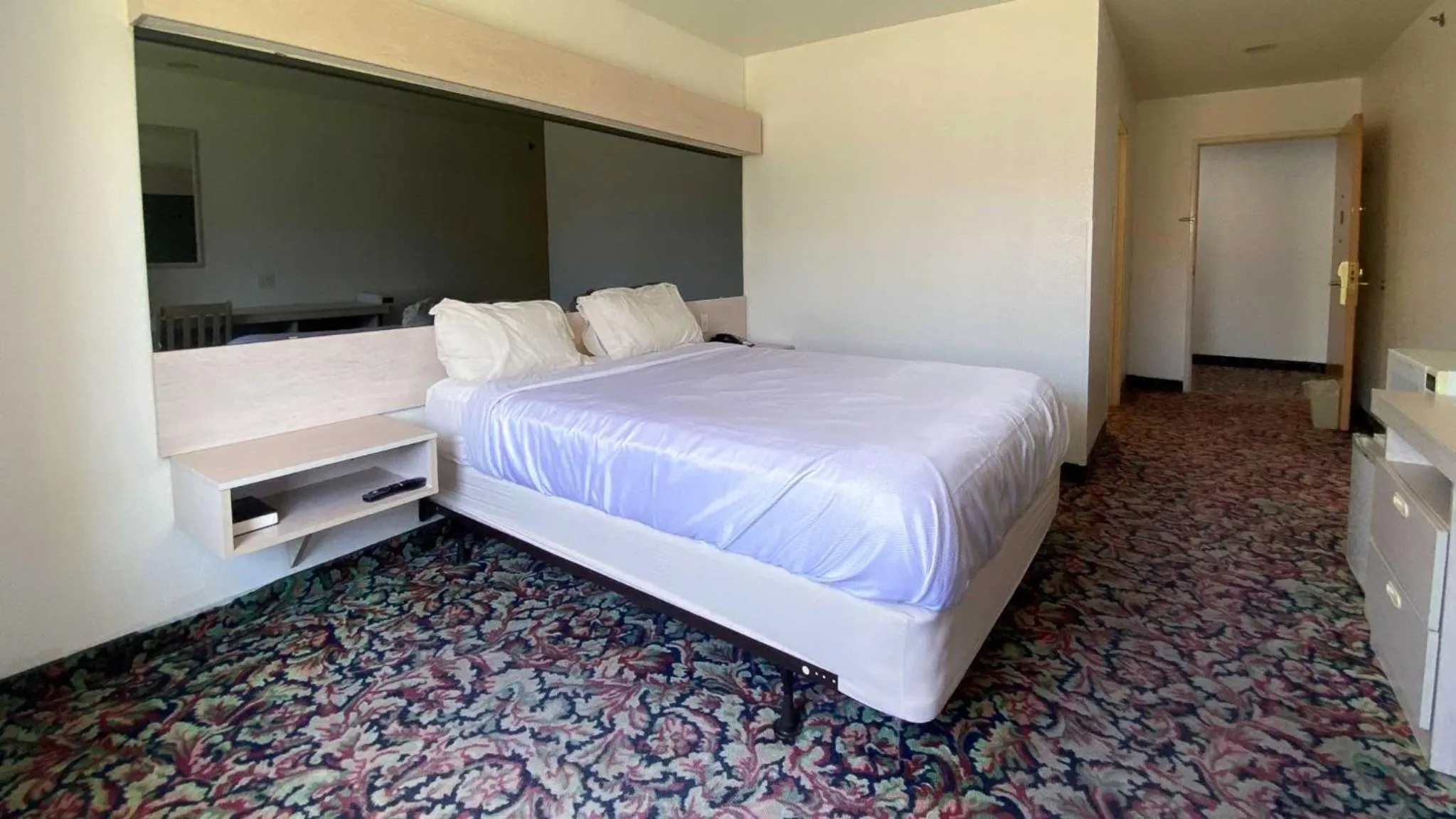 Bed in Motel 6 McAlester OK - South