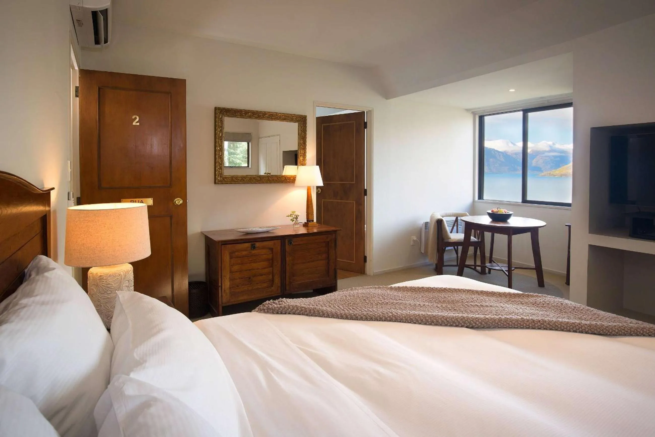 Bedroom, Bed in Hidden Lodge Queenstown