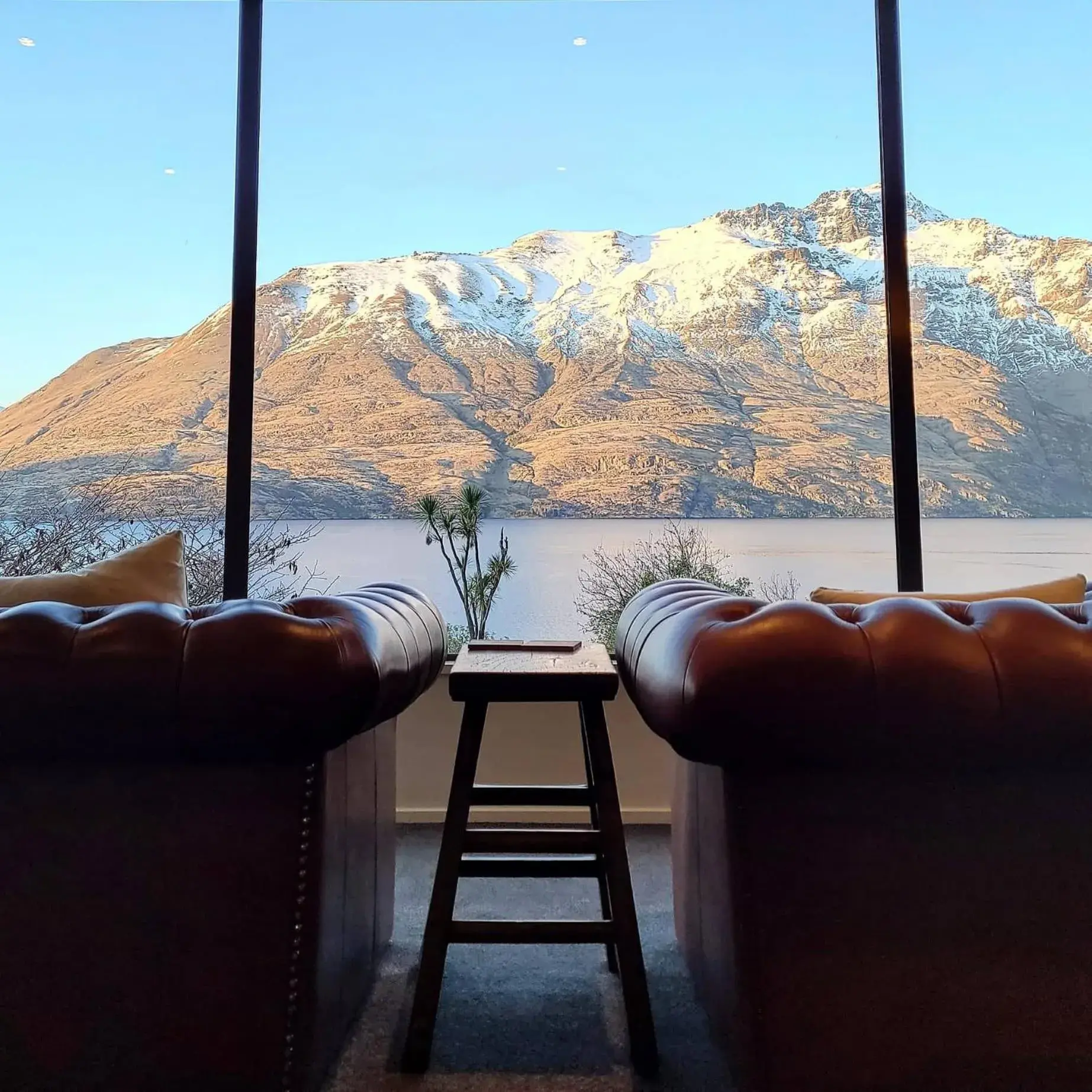 Living room, Mountain View in Hidden Lodge Queenstown