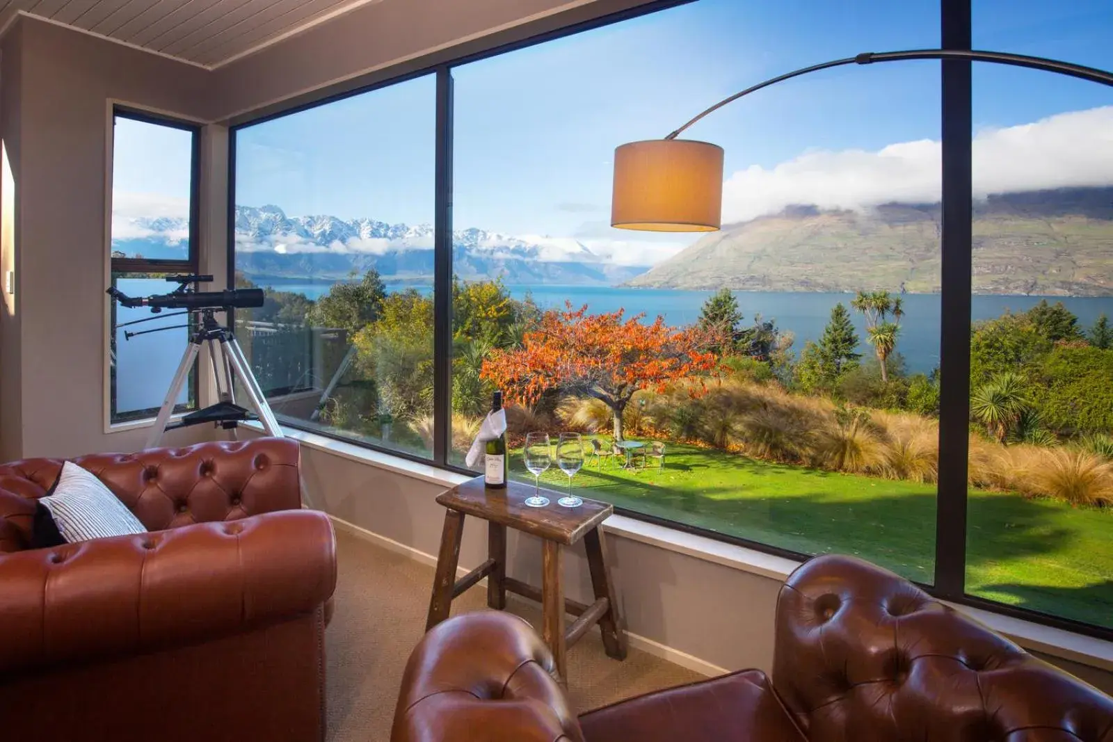 Communal lounge/ TV room, Mountain View in Hidden Lodge Queenstown