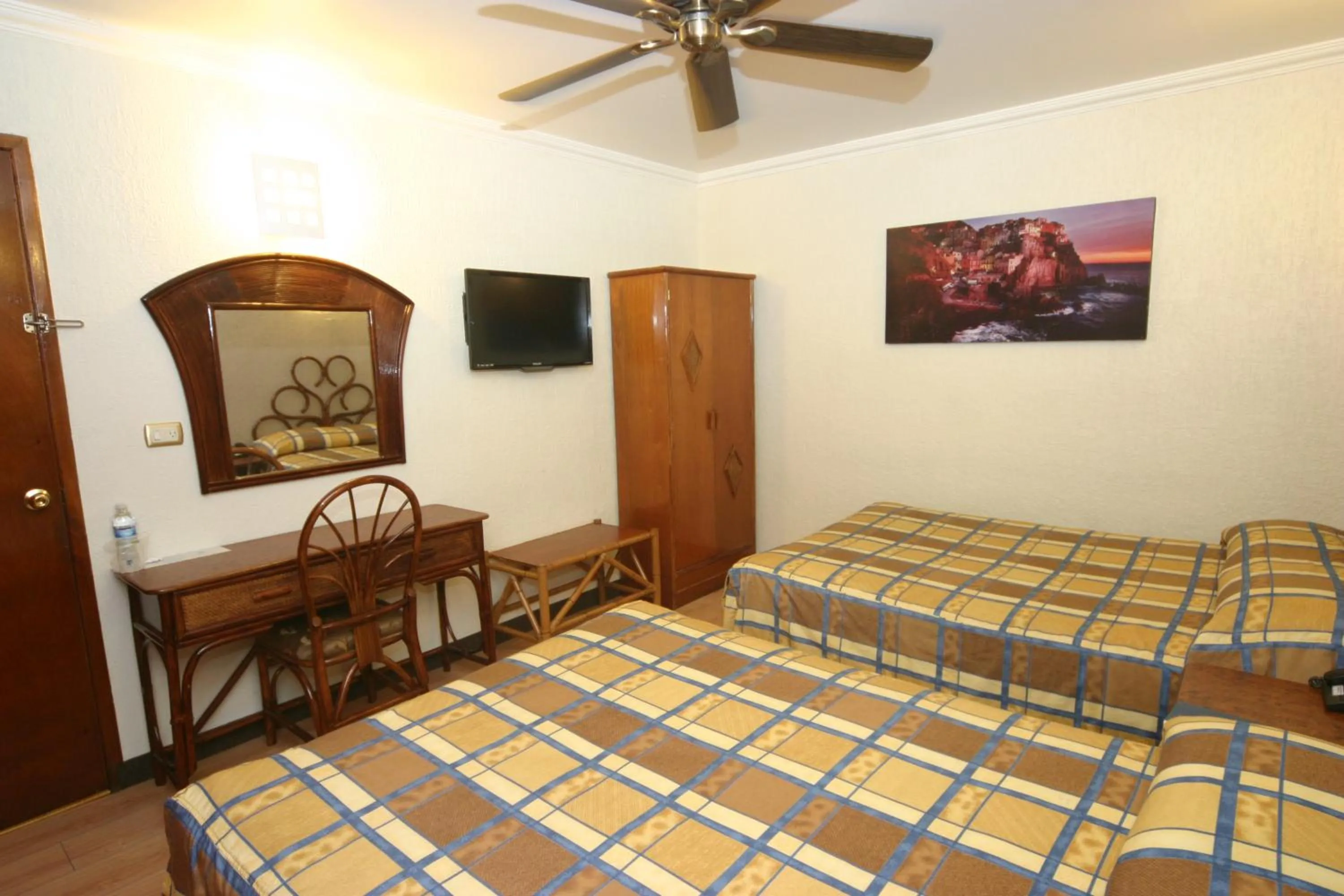 Photo of the whole room, Bed in Hotel Plaza Crystal