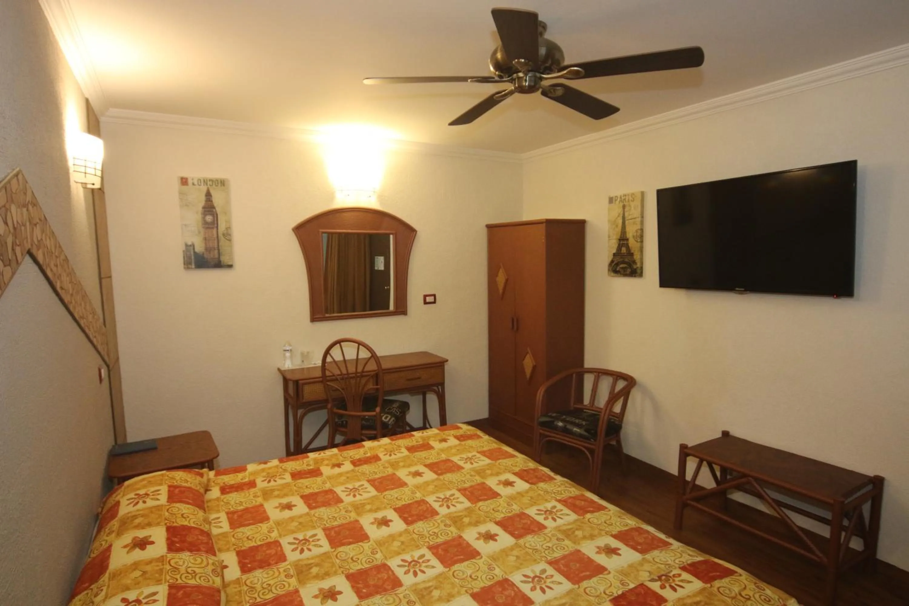 Photo of the whole room, Bed in Hotel Plaza Crystal