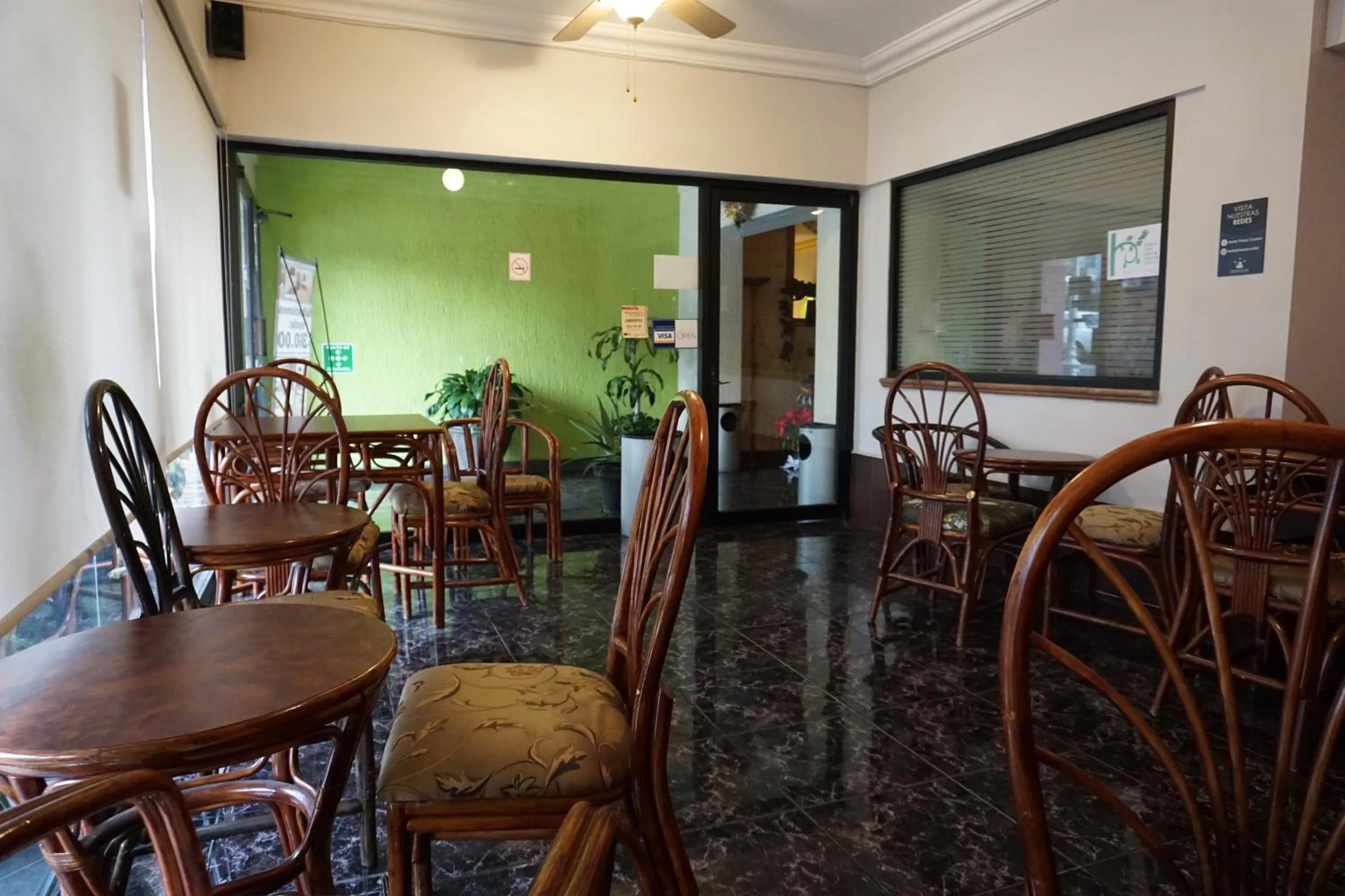 Lounge or bar in Hotel Plaza Crystal