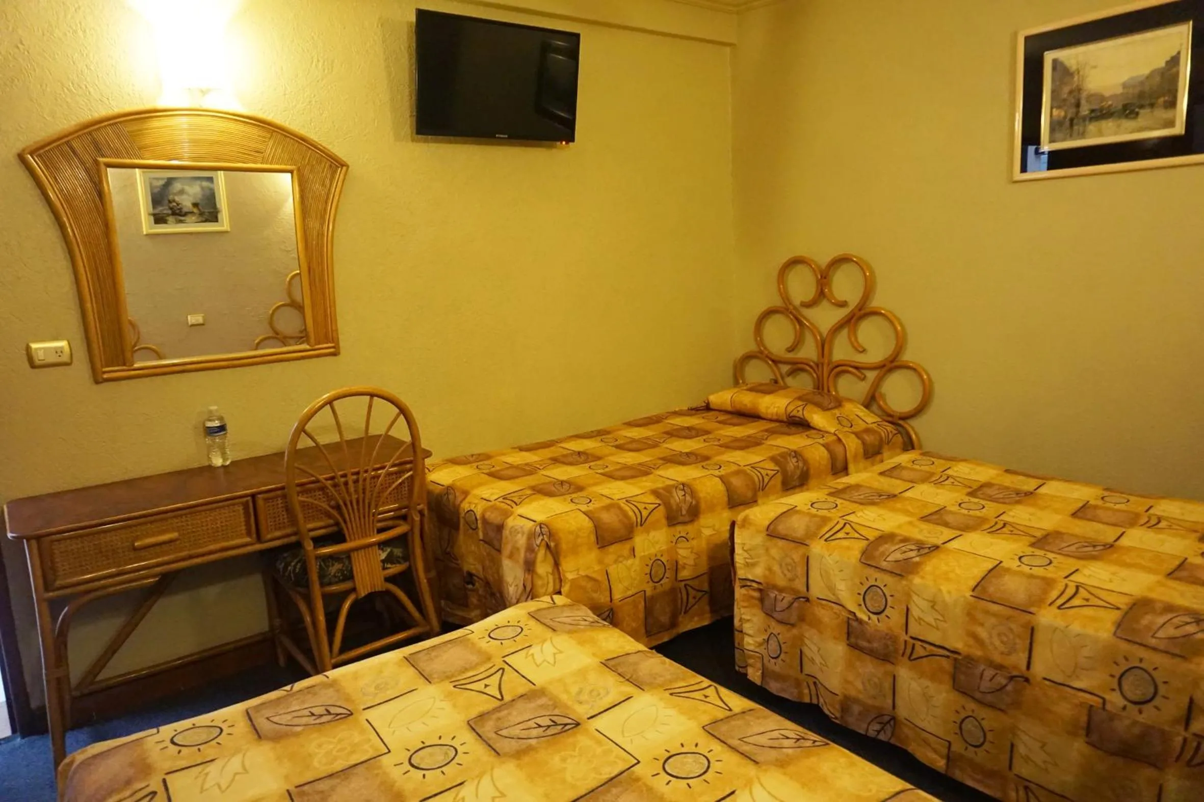 TV and multimedia, Bed in Hotel Plaza Crystal