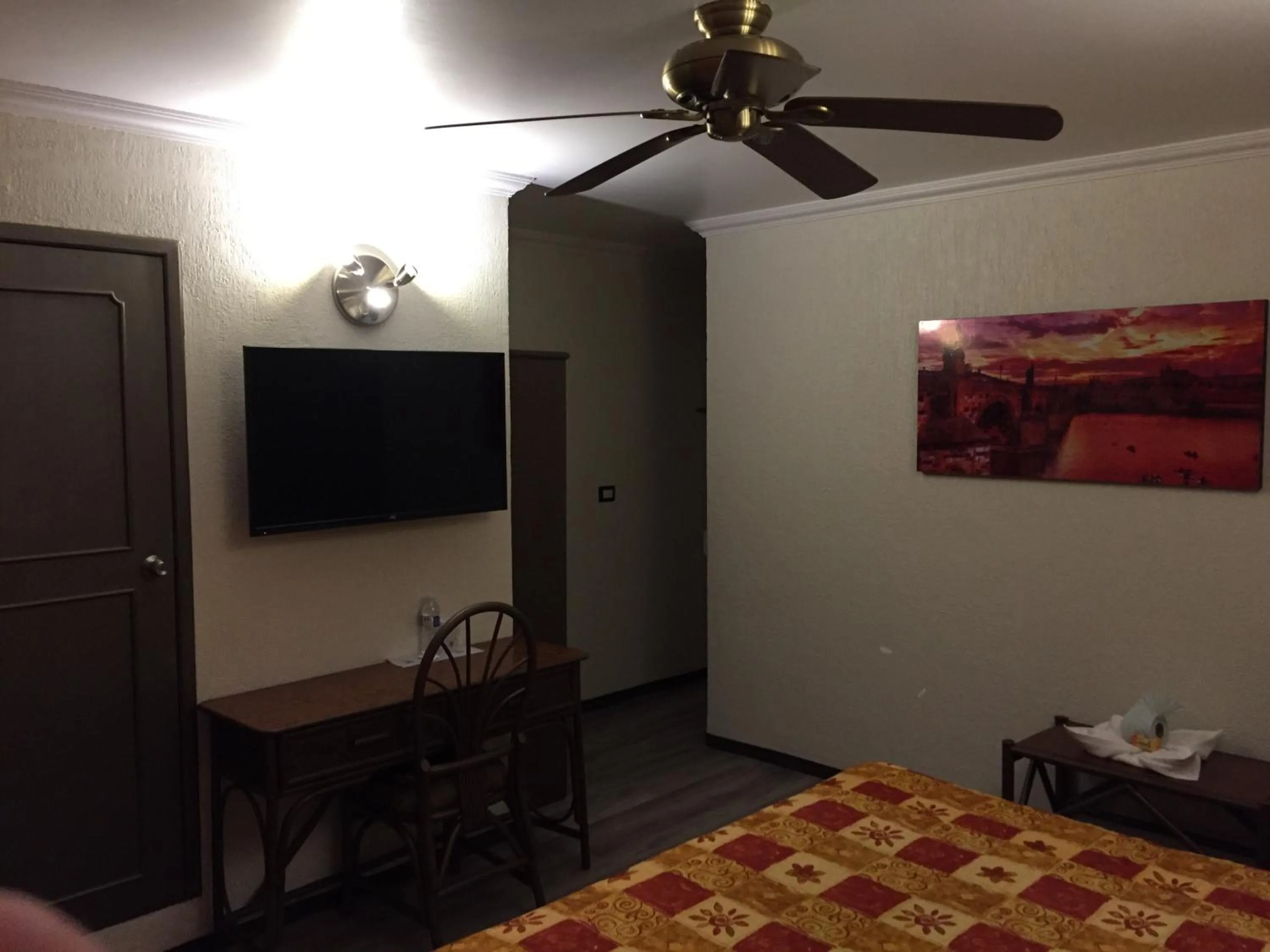 TV and multimedia, Bed in Hotel Plaza Crystal