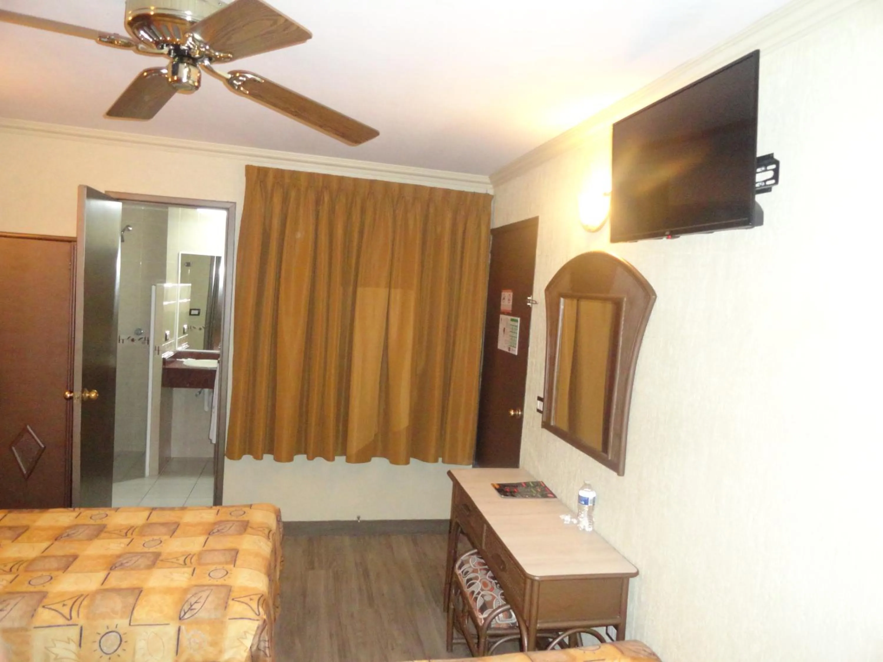 Photo of the whole room, Bed in Hotel Plaza Crystal