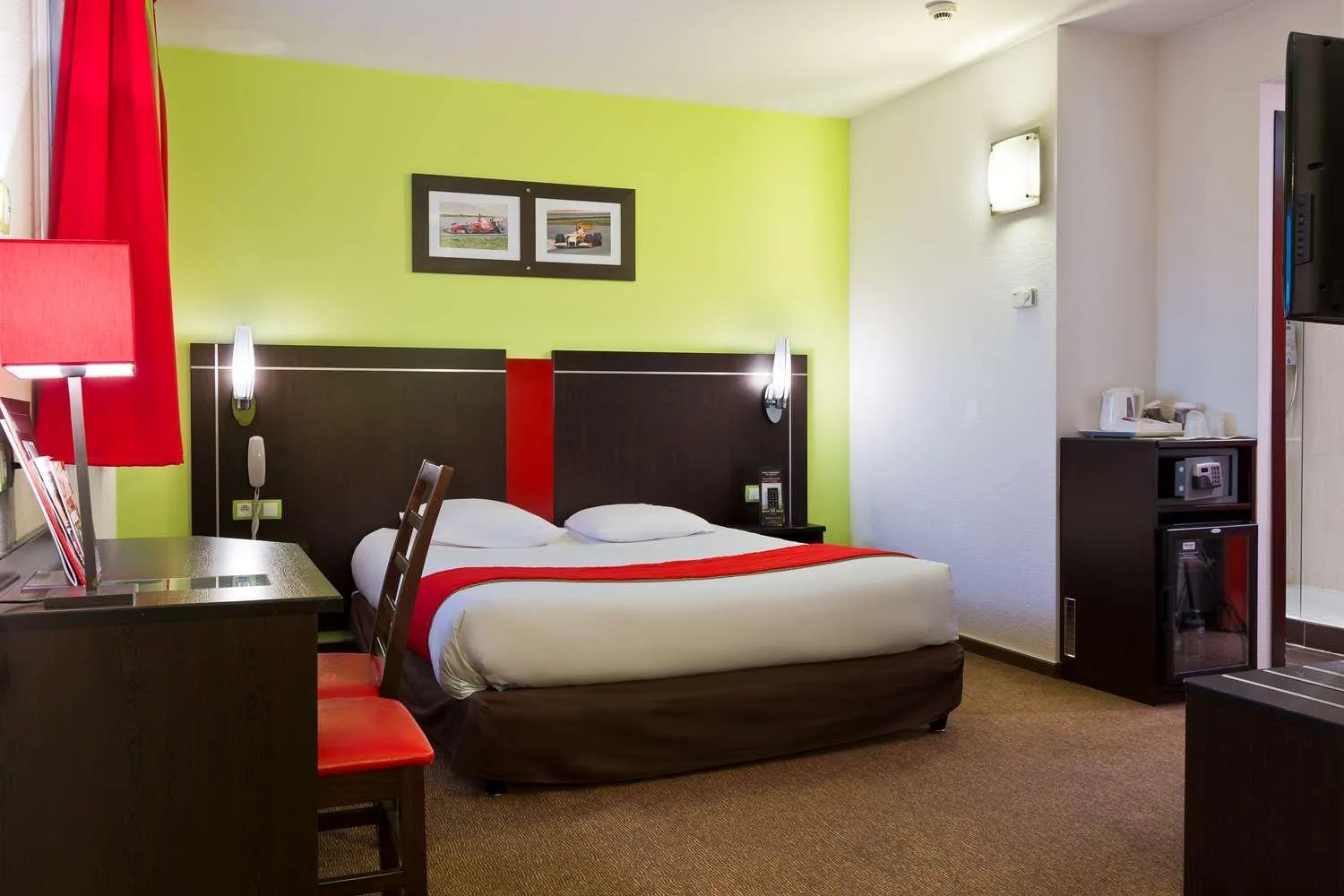 Bed in Enzo Hotels Thionville by Kyriad Direct