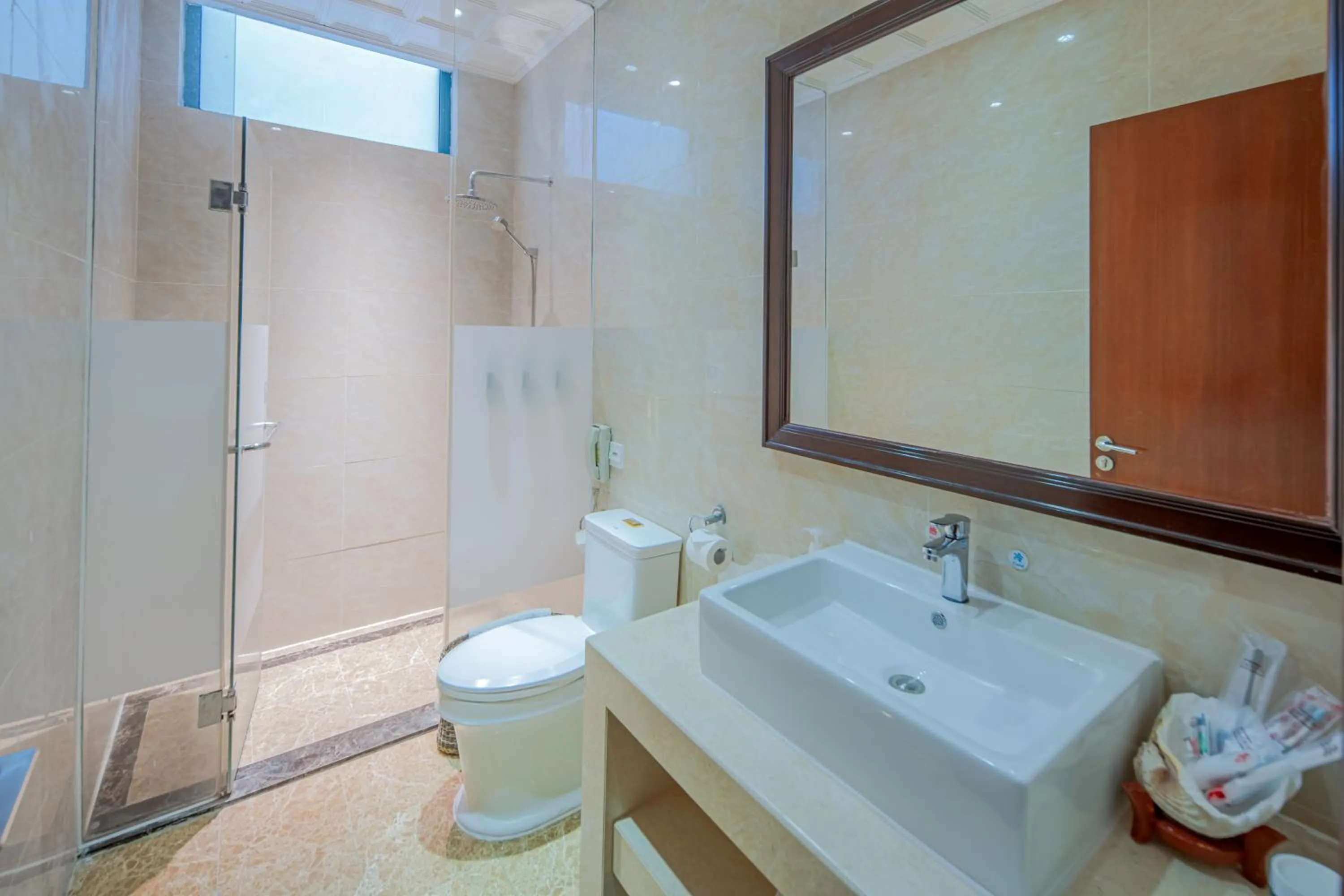 Shower in Tianhong Resort Hotel, Yalong Bay, Sanya