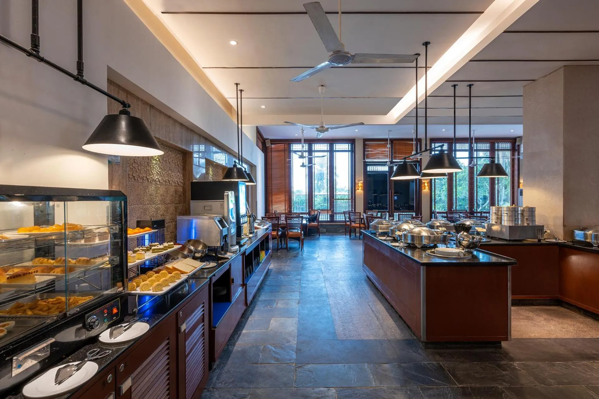 Restaurant/places to eat in Tianhong Resort Hotel, Yalong Bay, Sanya