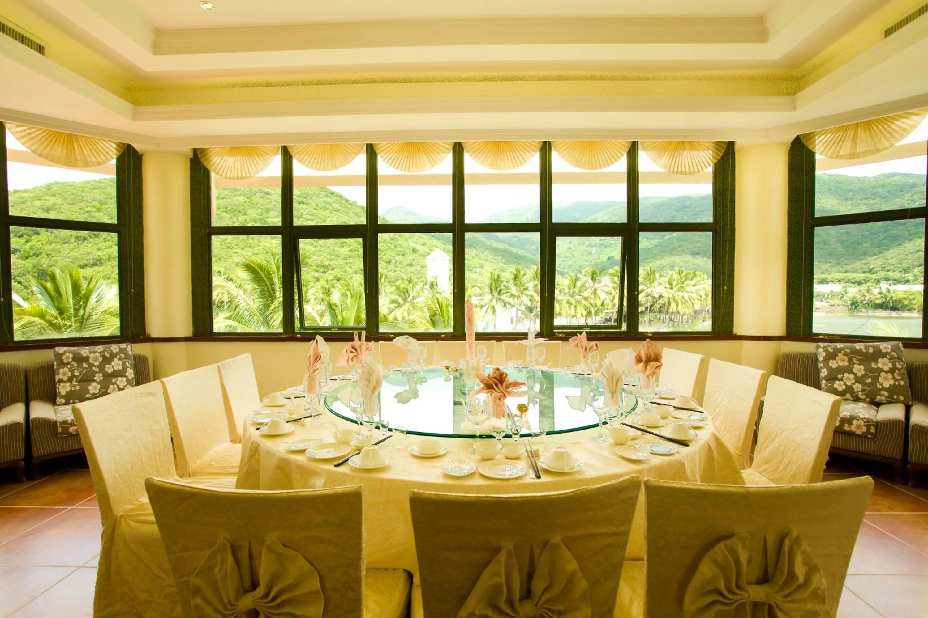 Restaurant/places to eat in Tianhong Resort Hotel, Yalong Bay, Sanya
