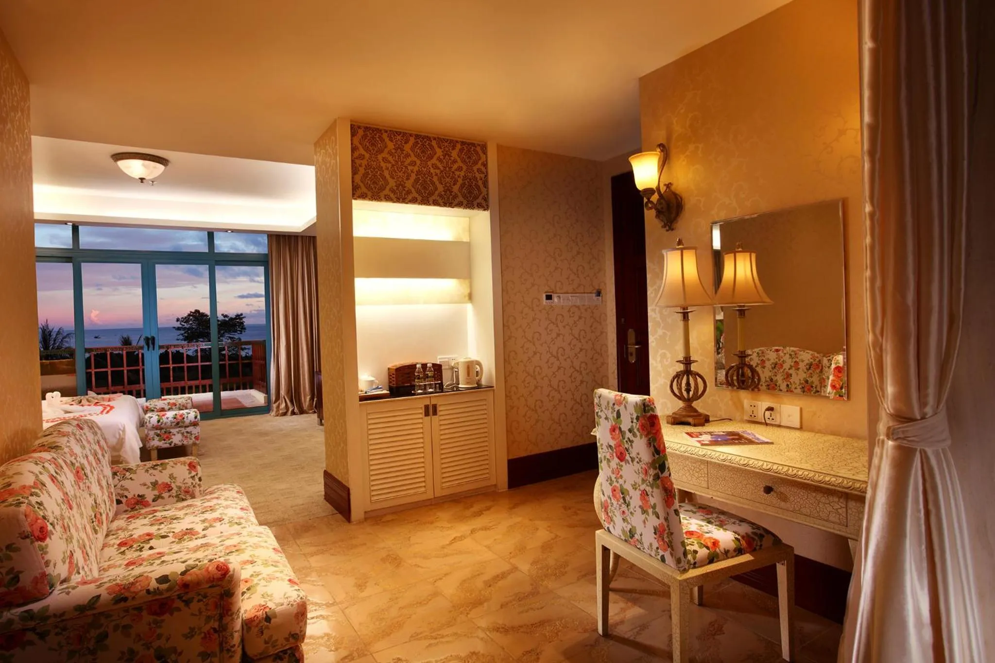 Living room in Tianhong Resort Hotel, Yalong Bay, Sanya