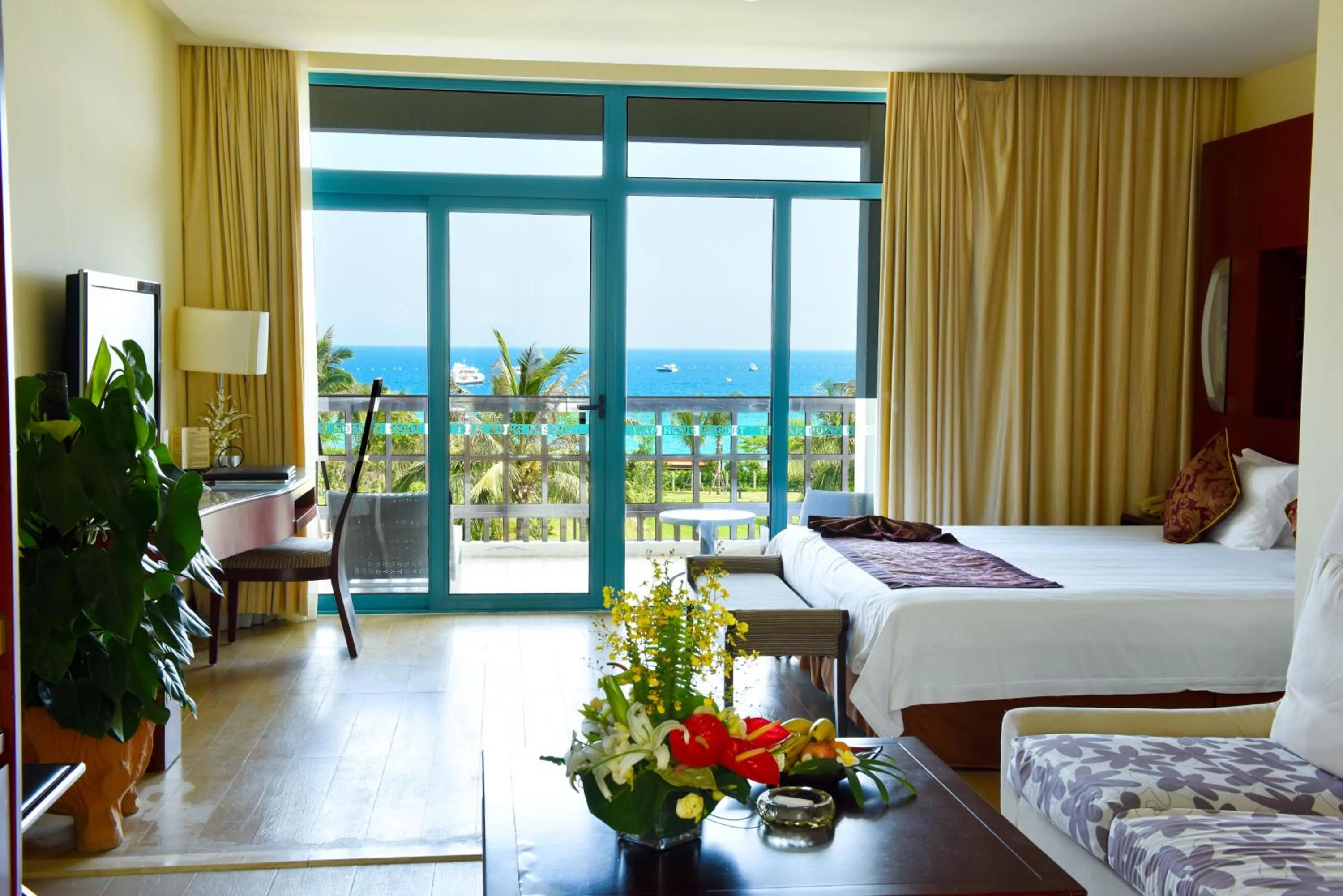 Bed in Tianhong Resort Hotel, Yalong Bay, Sanya