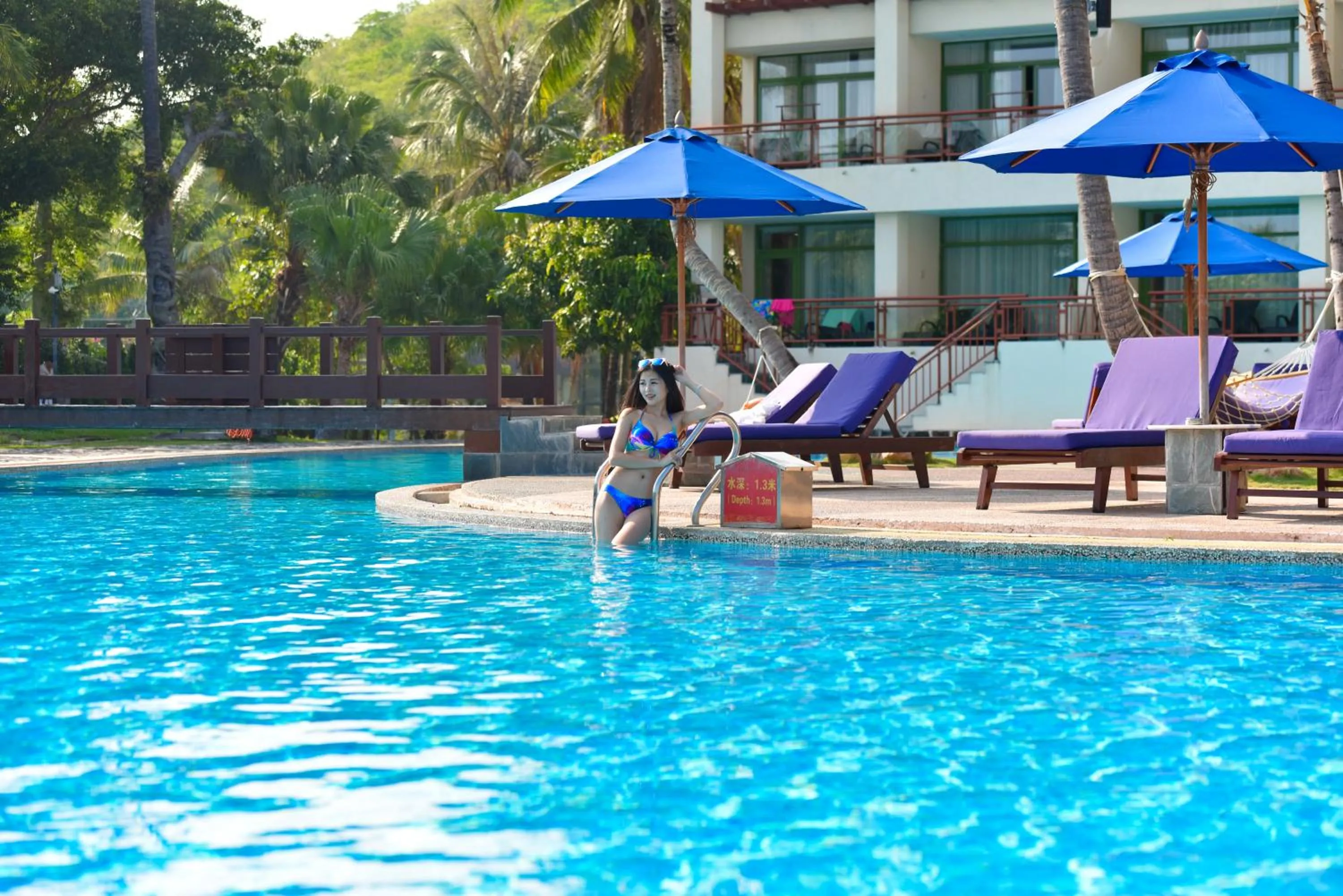 Swimming pool in Tianhong Resort Hotel, Yalong Bay, Sanya