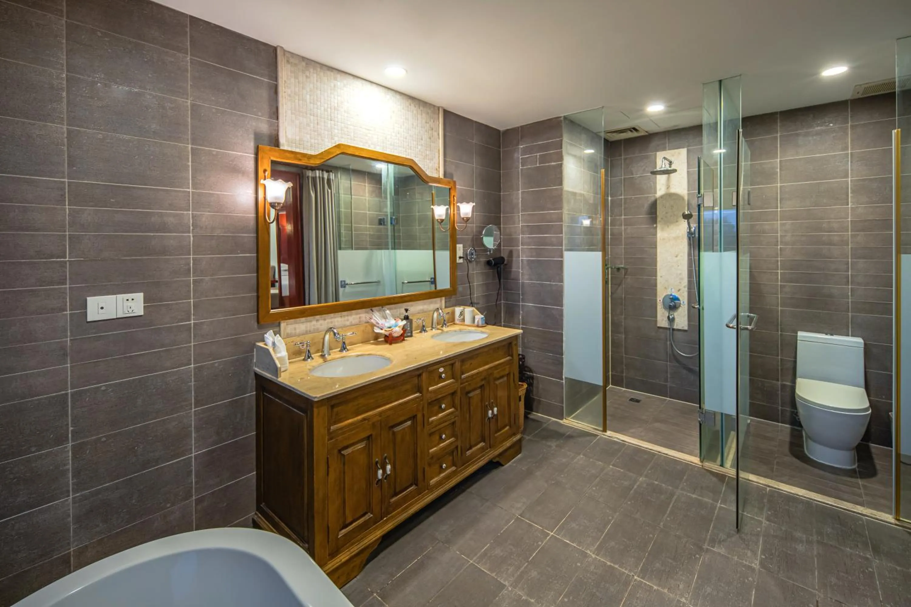 Shower in Tianhong Resort Hotel, Yalong Bay, Sanya
