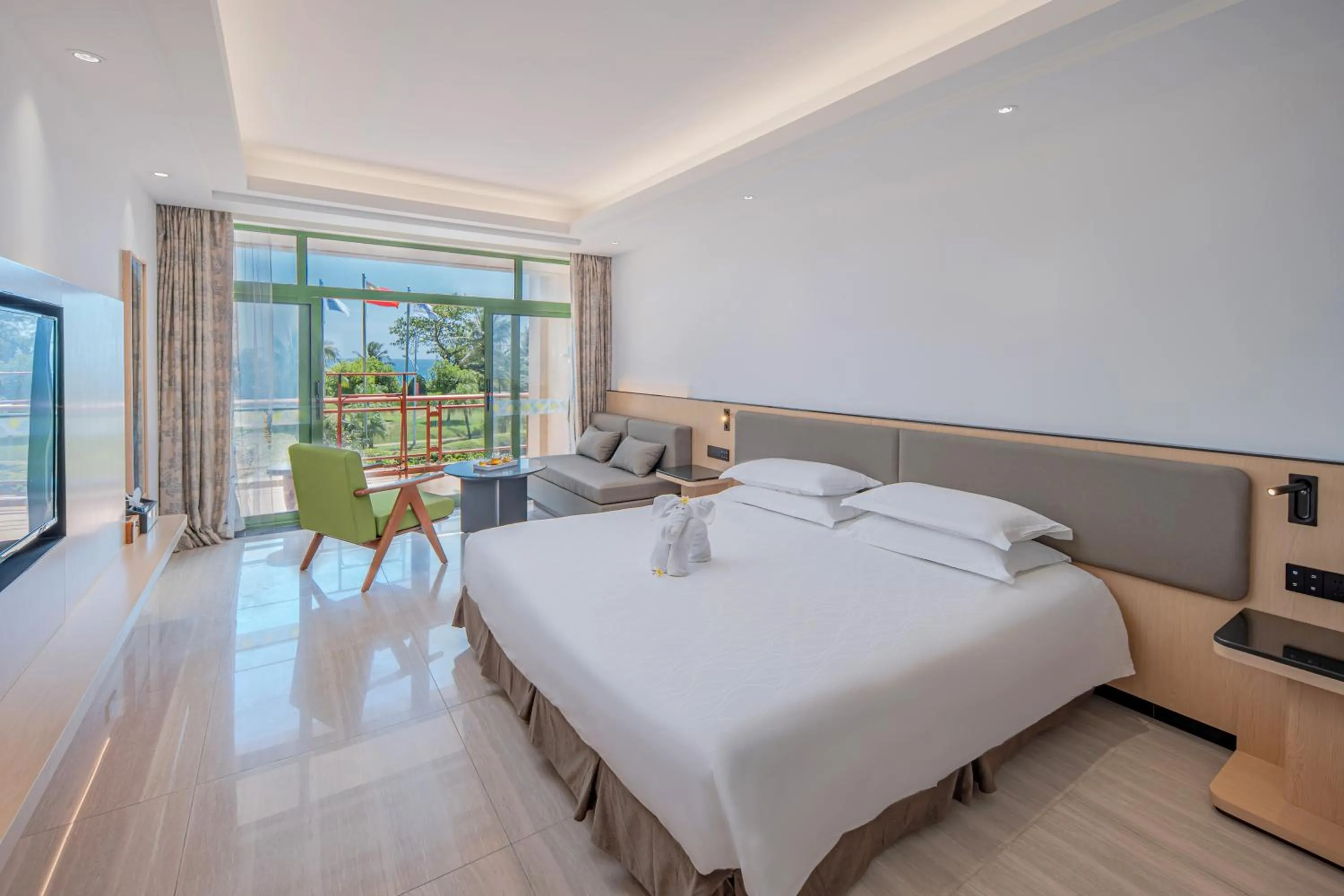 Bed in Tianhong Resort Hotel, Yalong Bay, Sanya