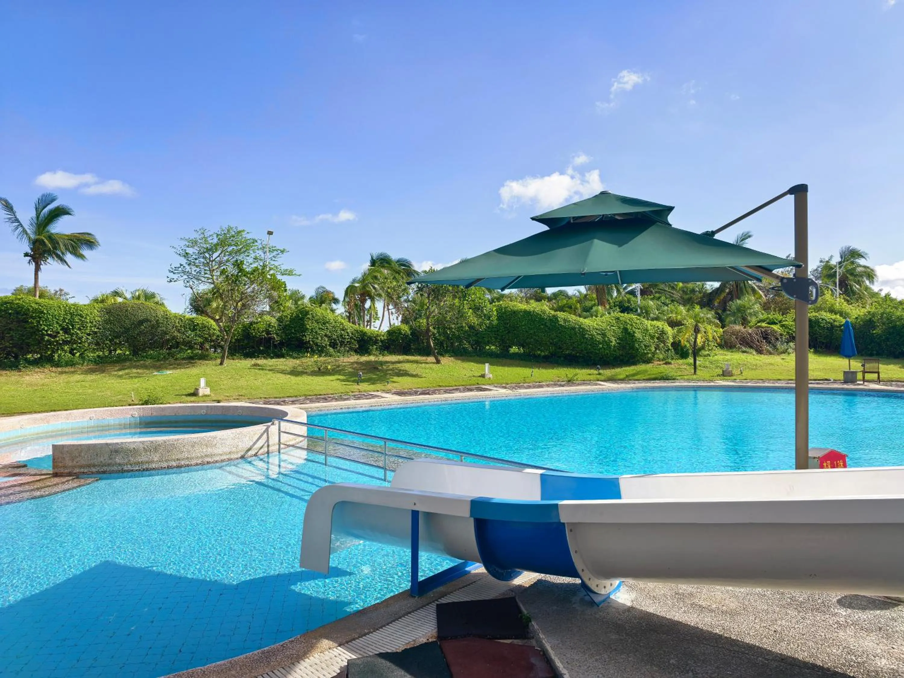 Swimming pool in Tianhong Resort Hotel, Yalong Bay, Sanya