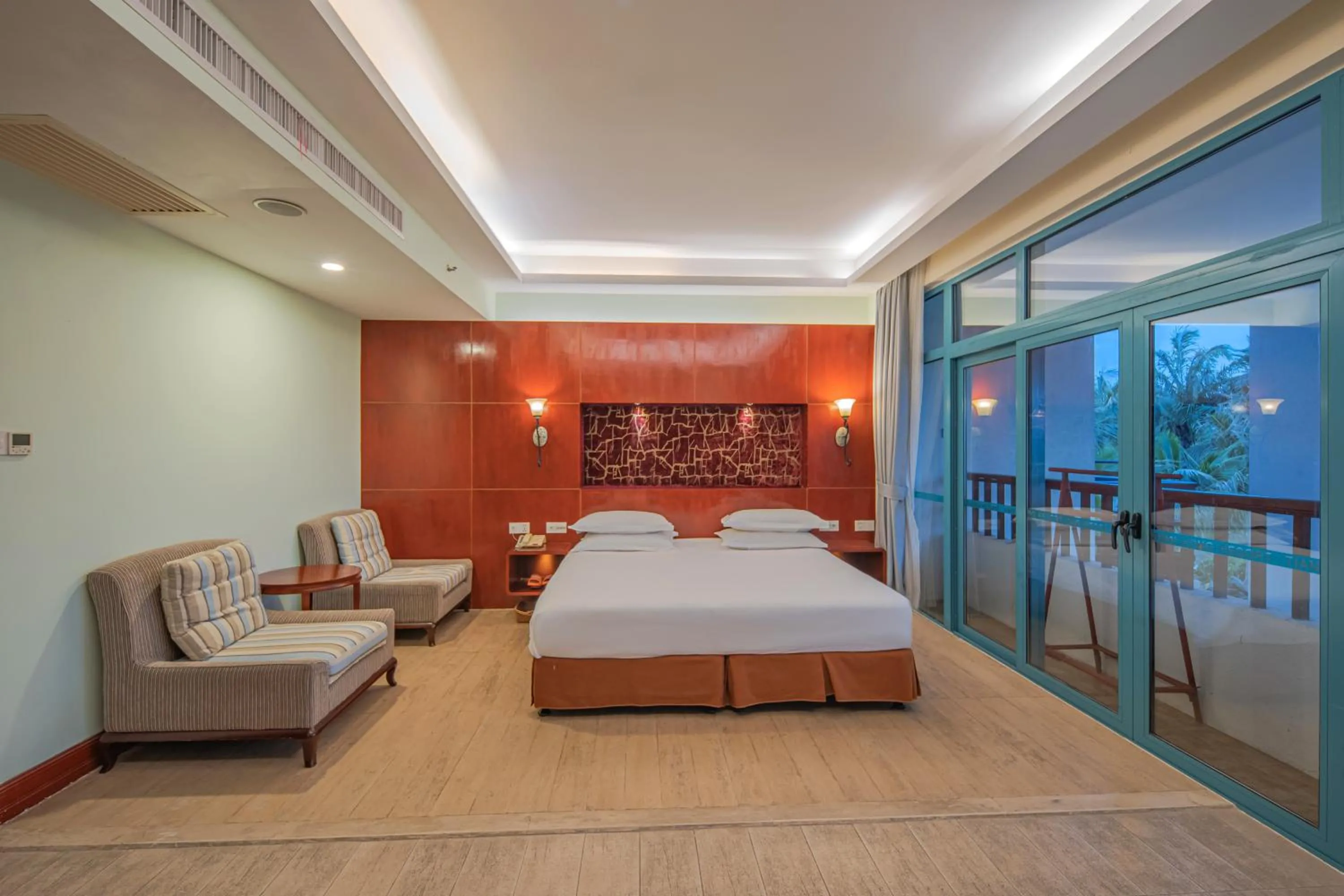Bed in Tianhong Resort Hotel, Yalong Bay, Sanya