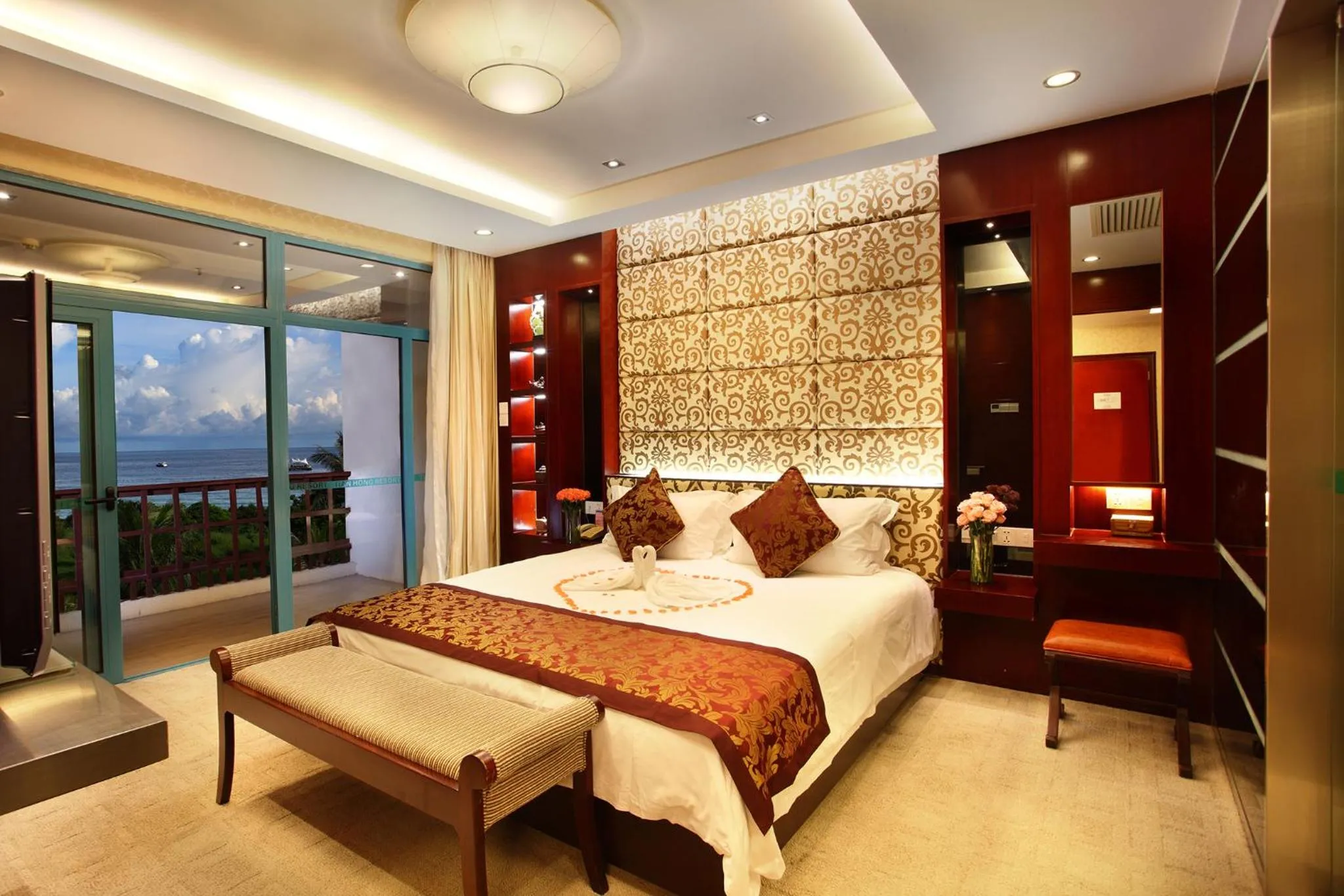 Bedroom, Bed in Tianhong Resort Hotel, Yalong Bay, Sanya